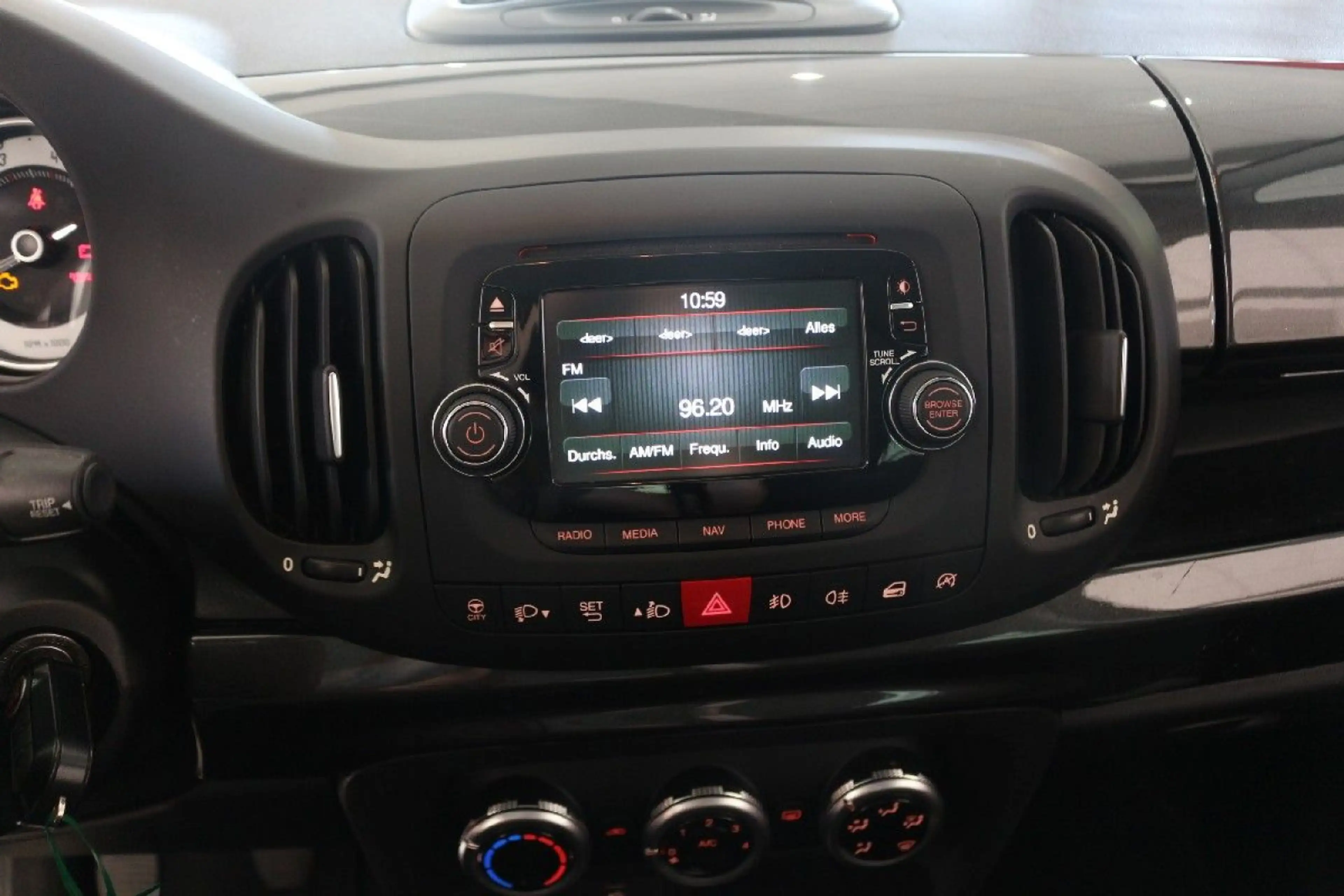 Fiat 500L - Teilleder-Navi-Sitzheiz-PDC — photo 14