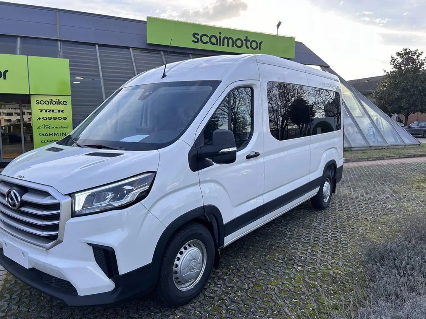 Maxus Deliver 9 Combi 2.0 (posti) crdi 150cv L3H2 fwd Bianco - 2