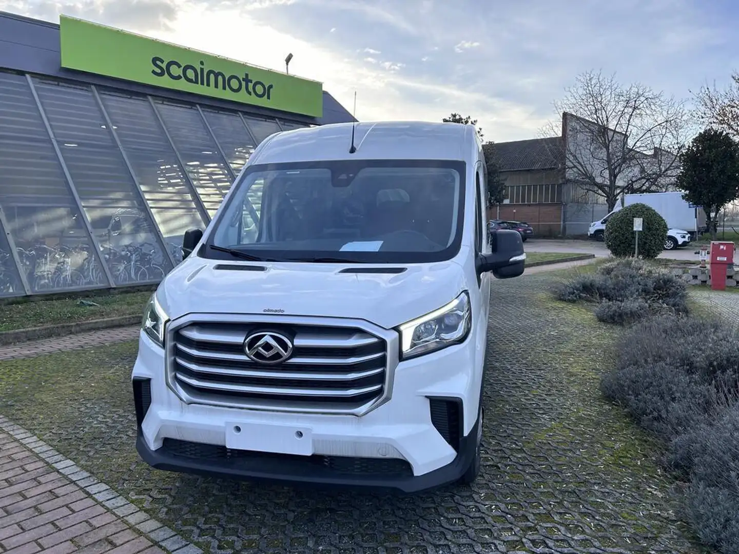 Maxus Deliver 9 Combi 2.0 (posti) crdi 150cv L3H2 fwd Bianco - 1