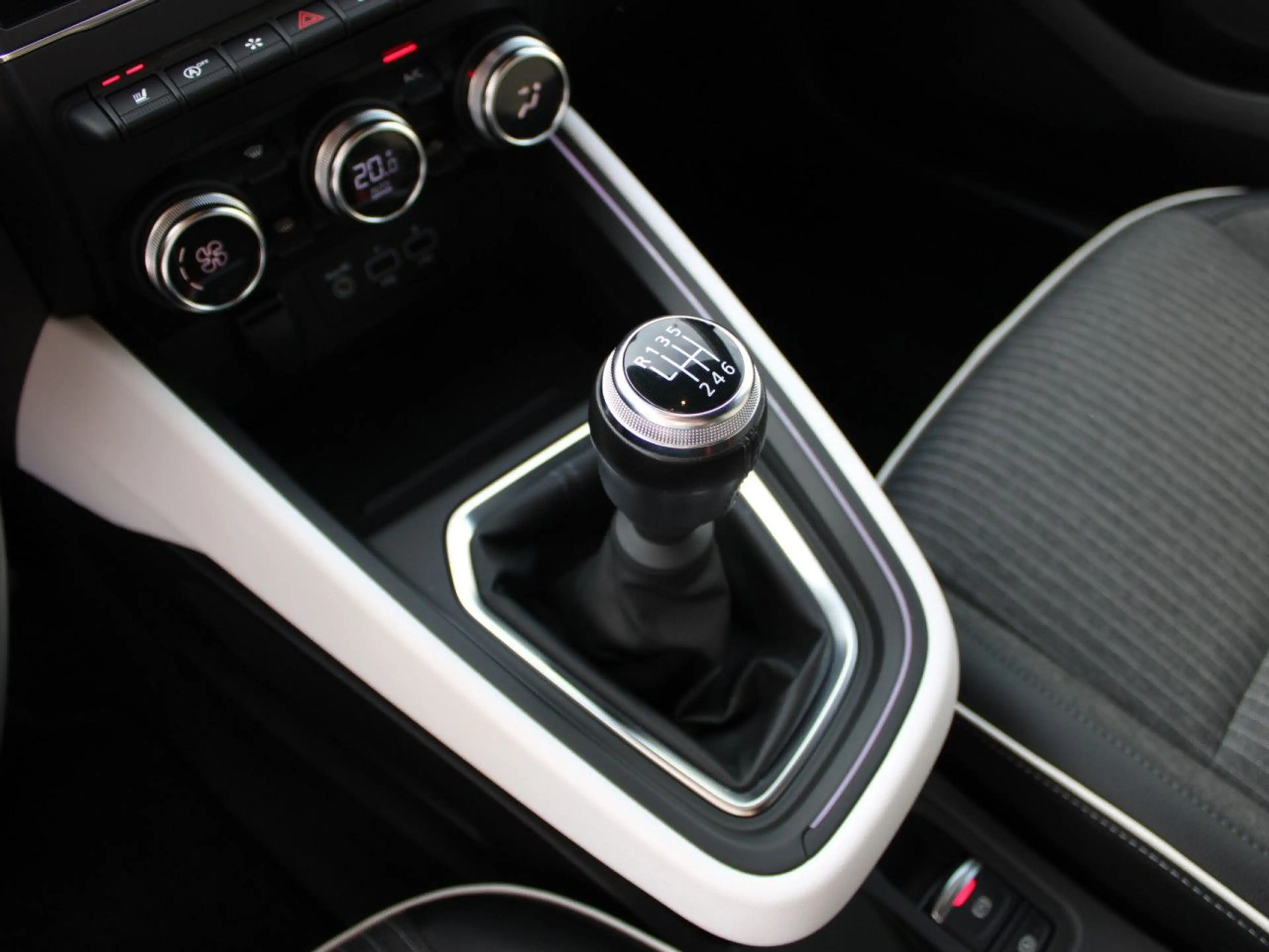 Renault Clio TCe 90 Techno LED Navi Kamera Sitz+Lenkradh — photo 14