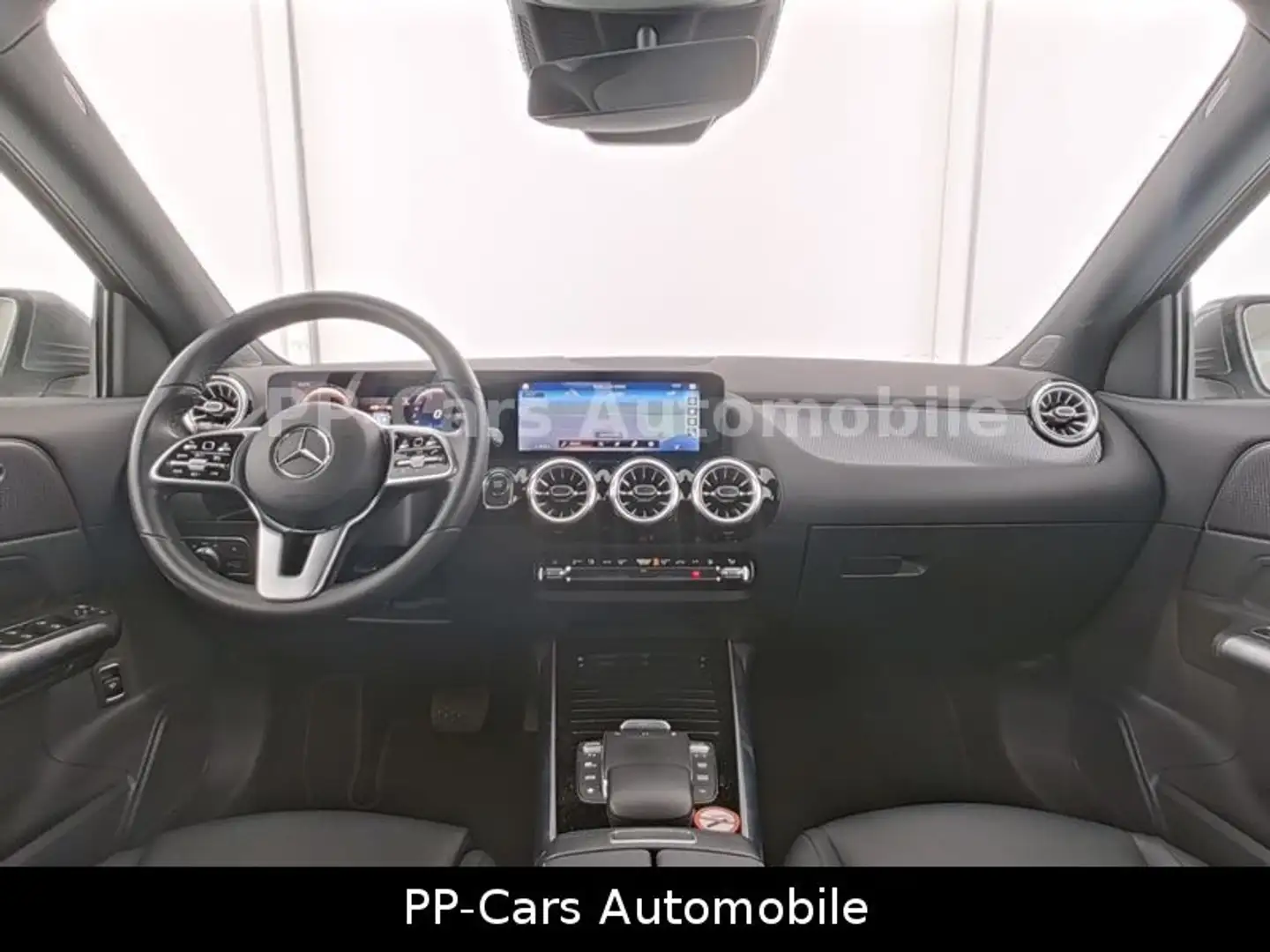 Mercedes-Benz EQA 300 4MATIC Advanced*MBUX*SHZ*LED*Kamera*FLAs Grau - 2