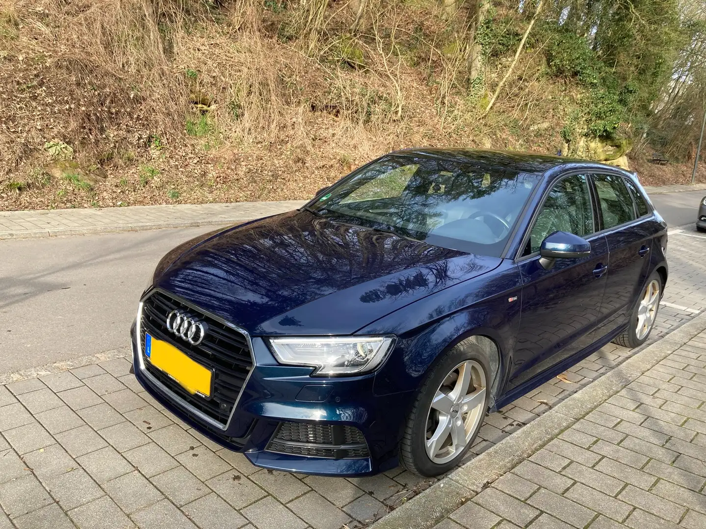 Audi A3 Sportback S line Bleu - 1