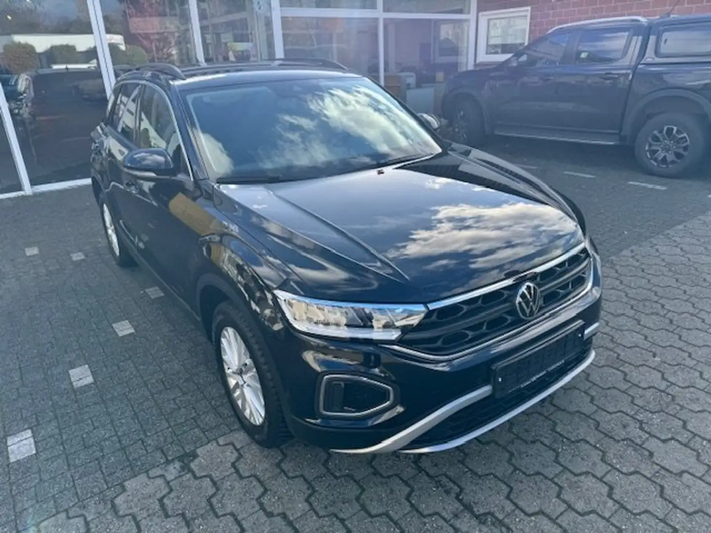 Volkswagen T-Roc Life 1,0 TSI, LED, Sitzheizg., PDC, Klimaaut. Schwarz - 2