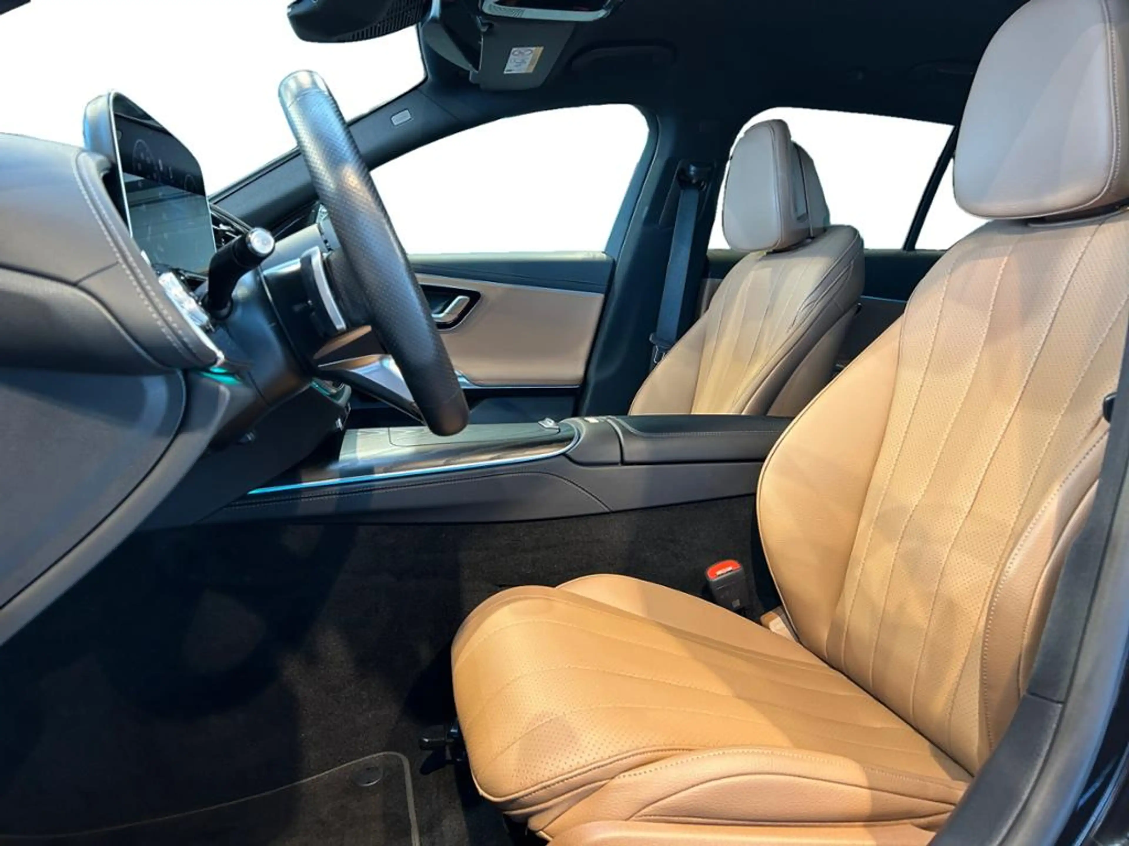 Mercedes-Benz E 220 d T AMG AMG+ILS+MBUX+Superscreen+Night+AHK — photo 9