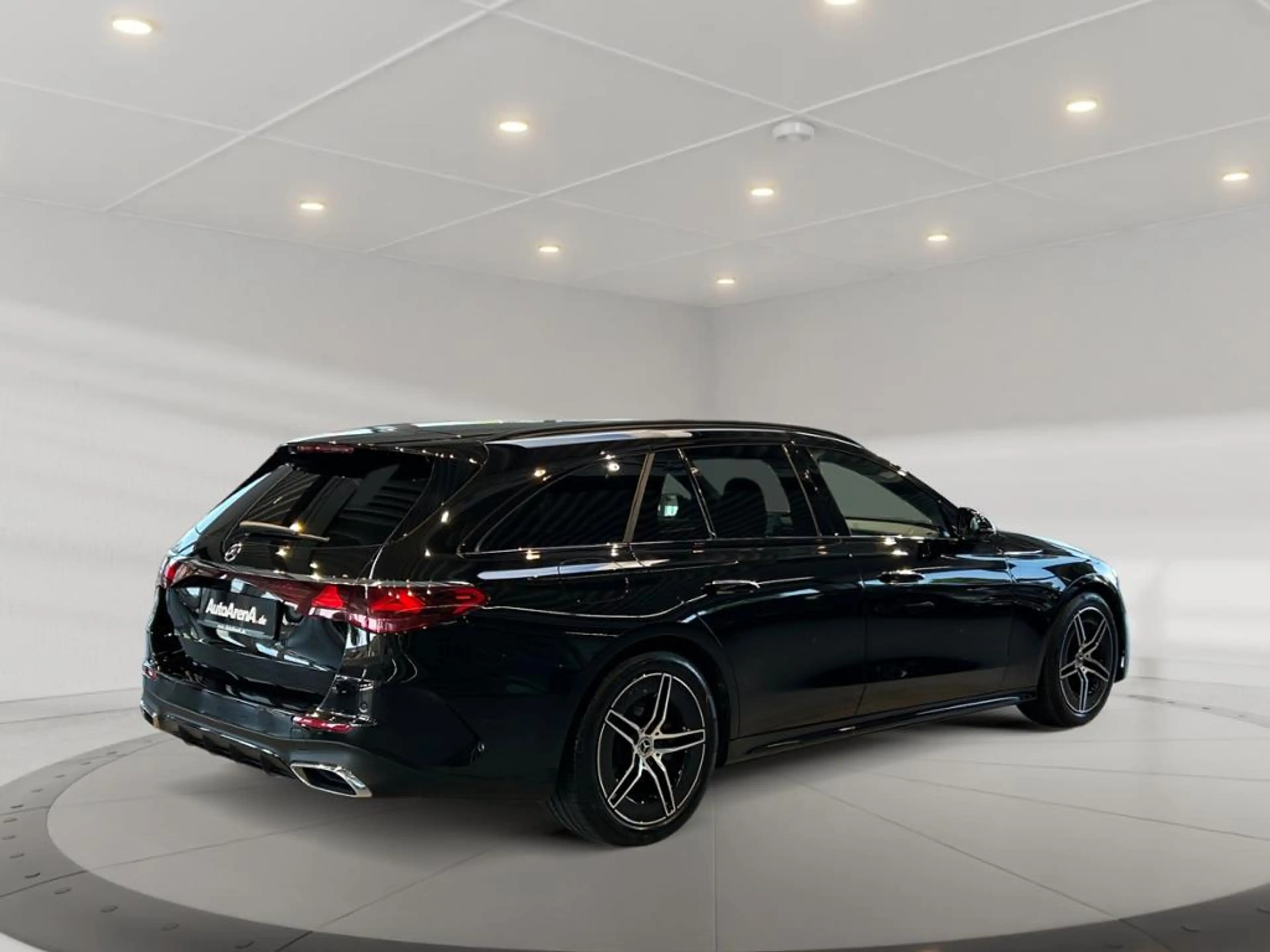 Mercedes-Benz E 220 d T AMG AMG+ILS+MBUX+Superscreen+Night+AHK — photo 4