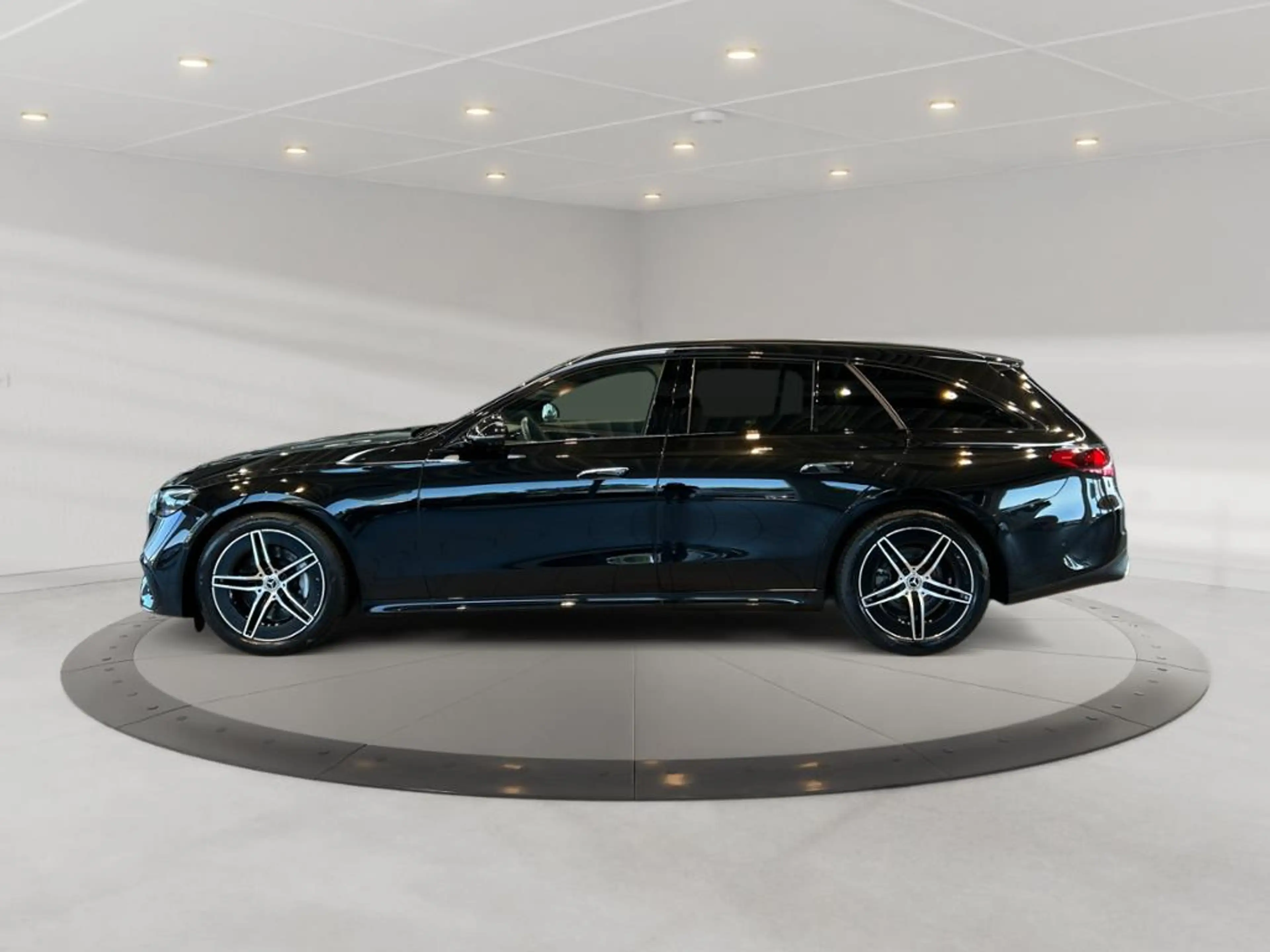 Mercedes-Benz E 220 d T AMG AMG+ILS+MBUX+Superscreen+Night+AHK — photo 5