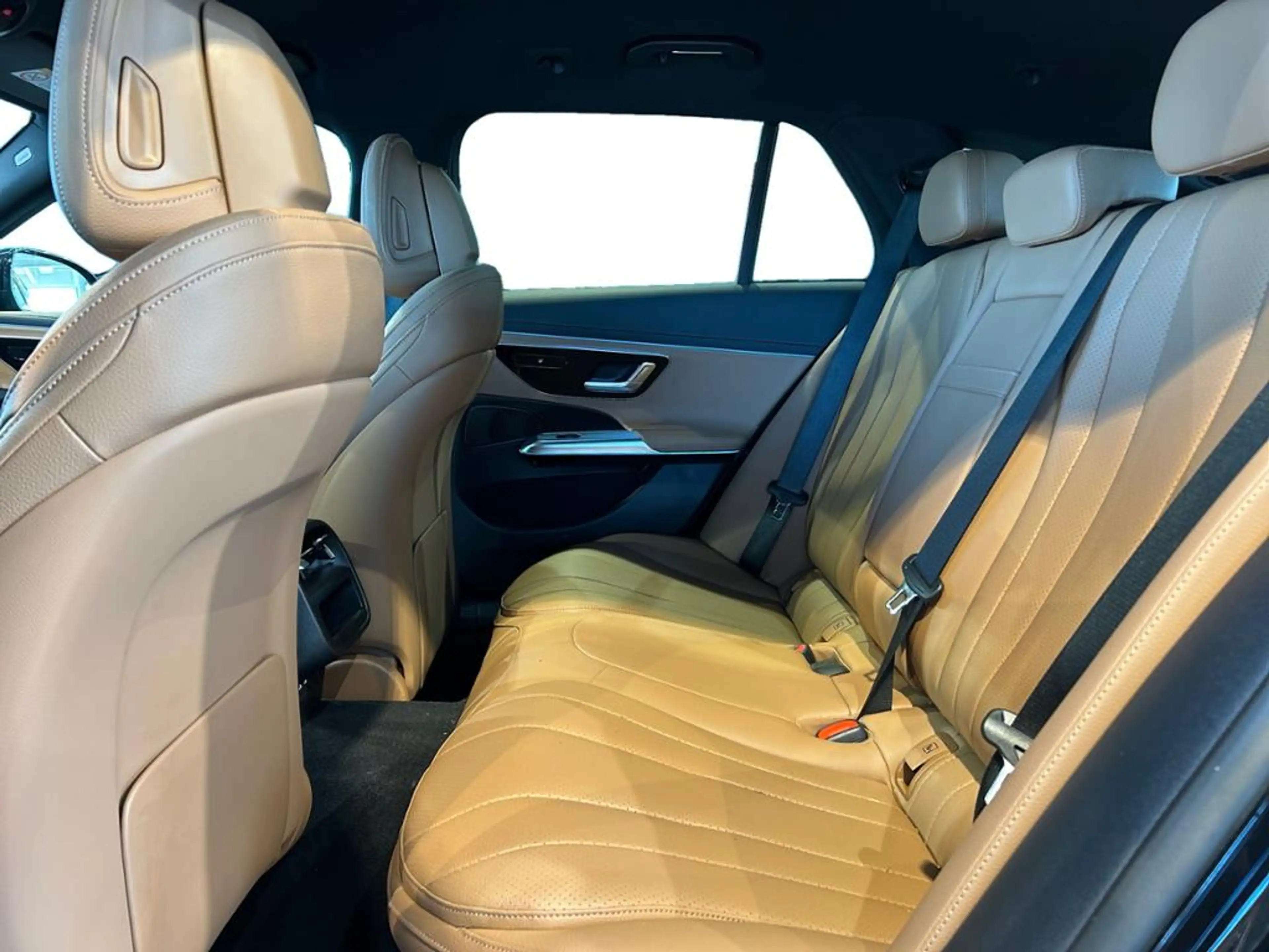 Mercedes-Benz E 220 d T AMG AMG+ILS+MBUX+Superscreen+Night+AHK — photo 11