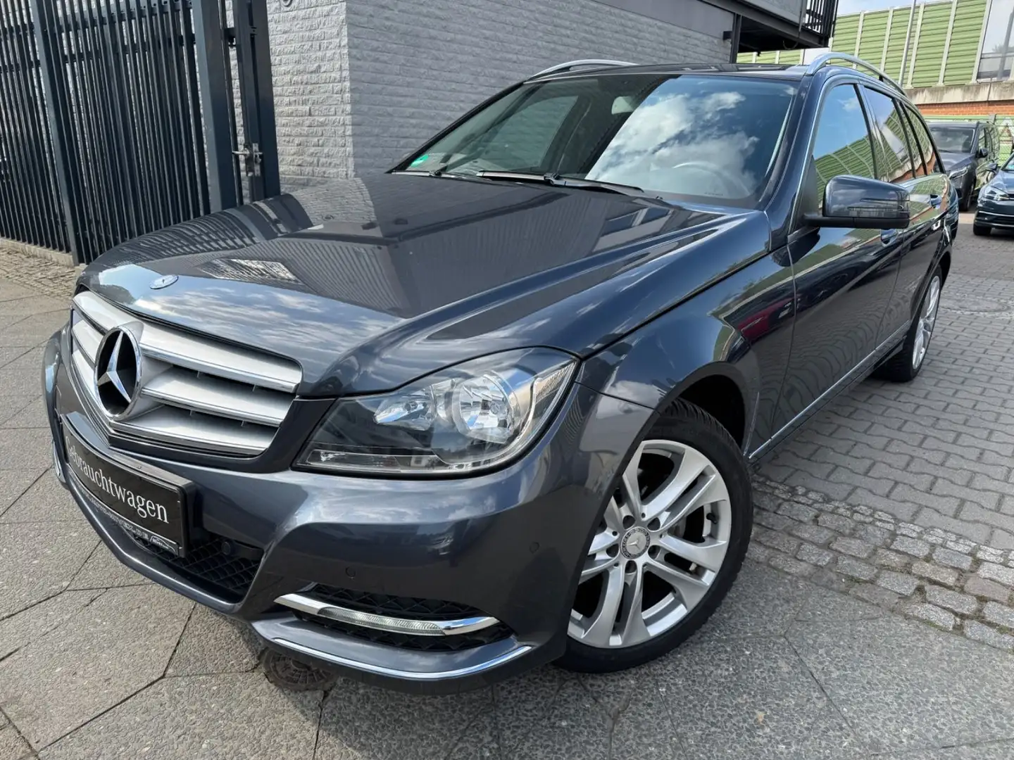 Mercedes-Benz C 180 T CGI Automatik Avantgarde BlueEfficiency Grau - 2