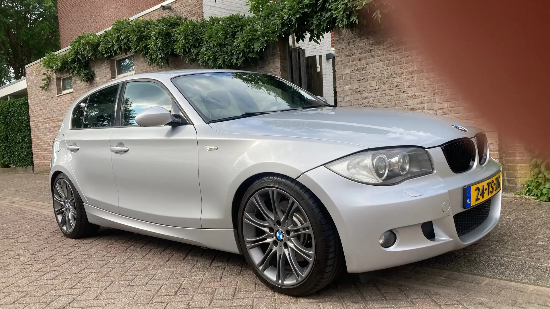 BMW 130 130 High Executive Zilver - 1