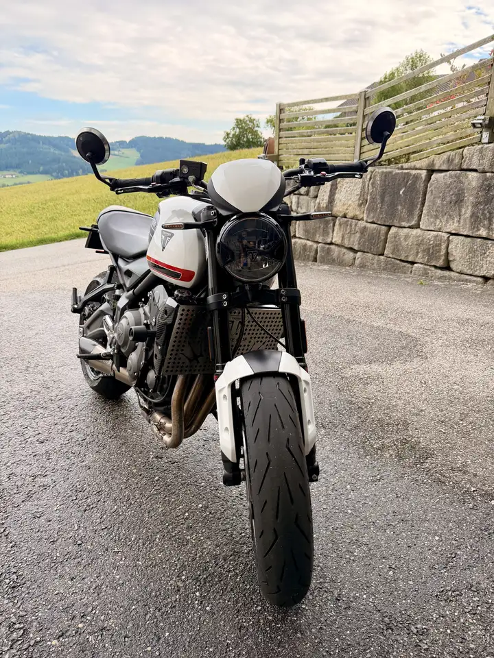 Triumph Trident 660