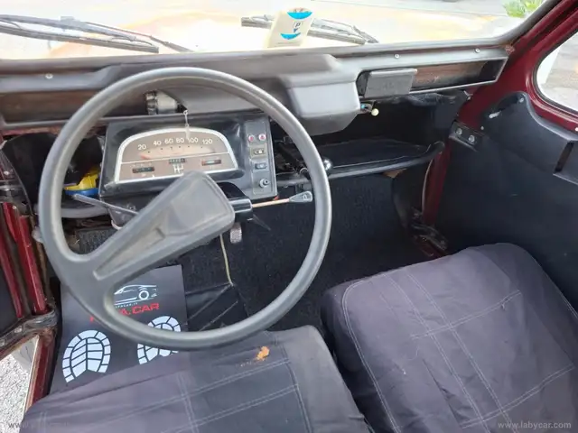 Citroen 2CV view 9