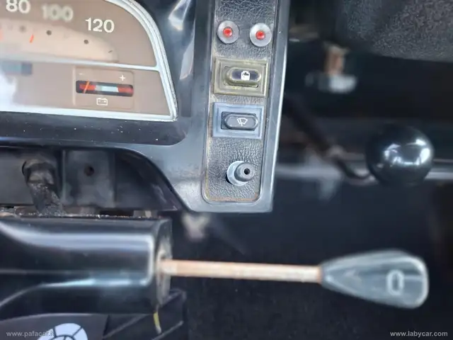 Citroen 2CV view 12