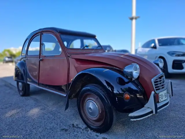 Citroen 2CV view 3