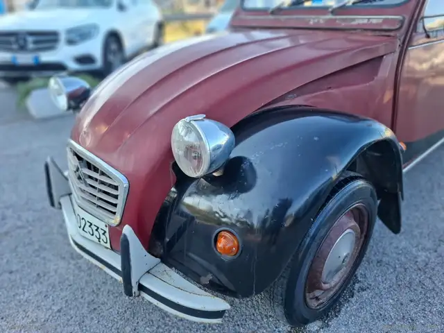 Citroen 2CV view 4