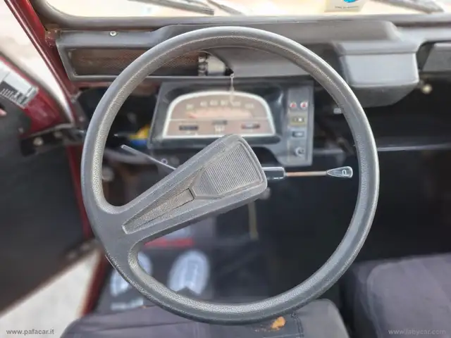 Citroen 2CV view 10