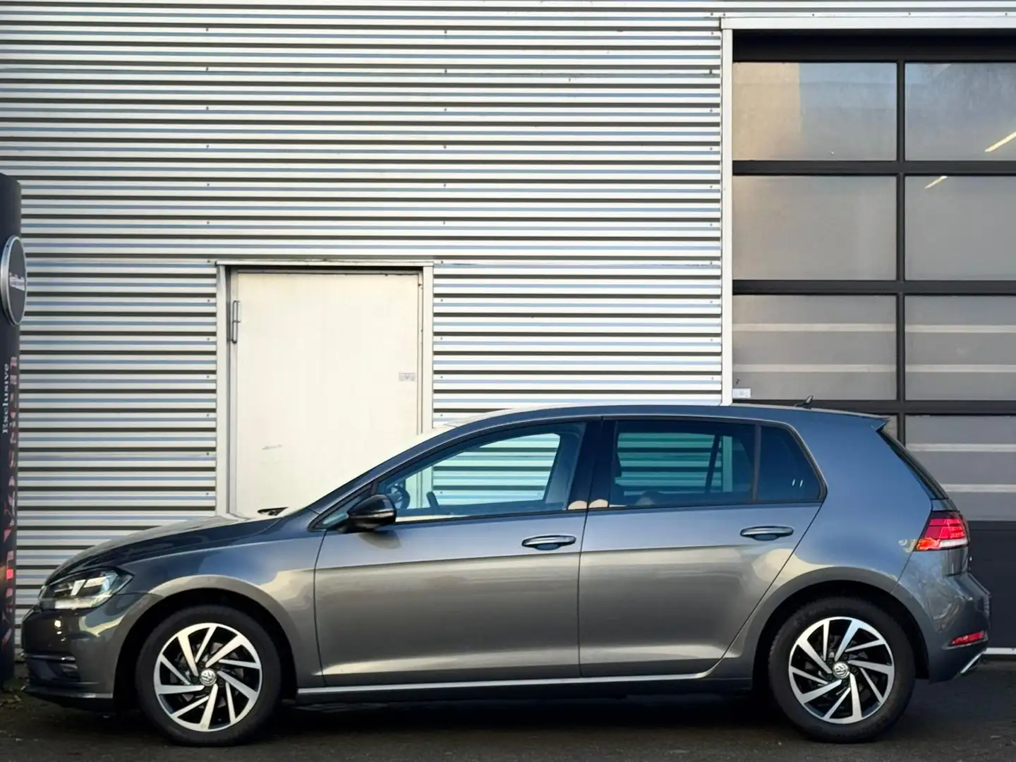 Volkswagen Golf 1.0 TSI|JOIN|Camera|Carplay|Navigatie|DAB+|DSG Gris - 2