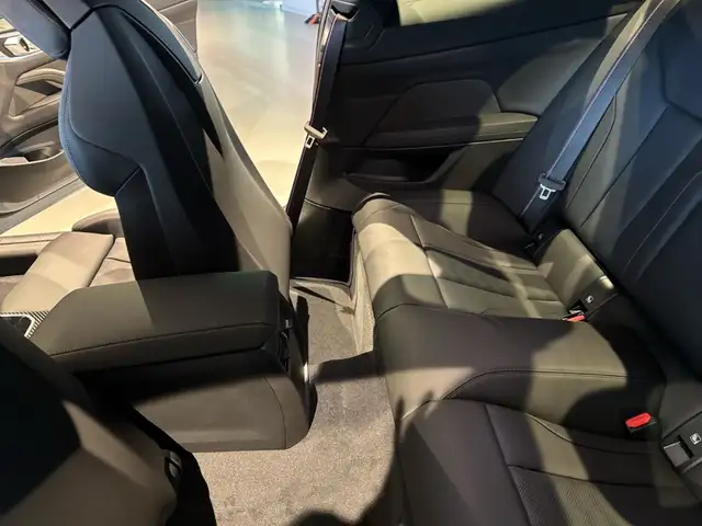 BMW M4 view 13