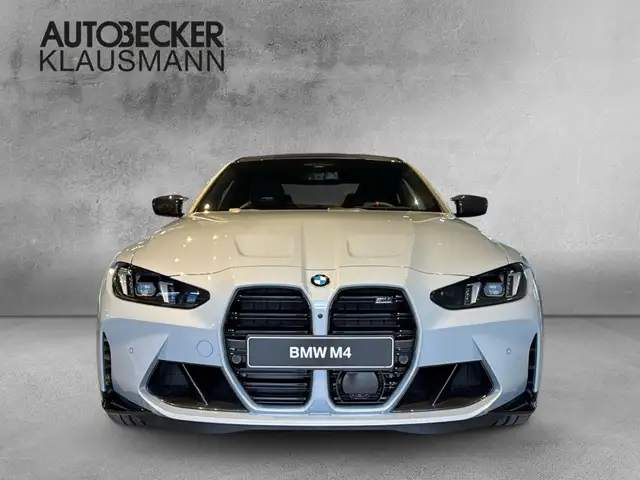 BMW M4 view 5