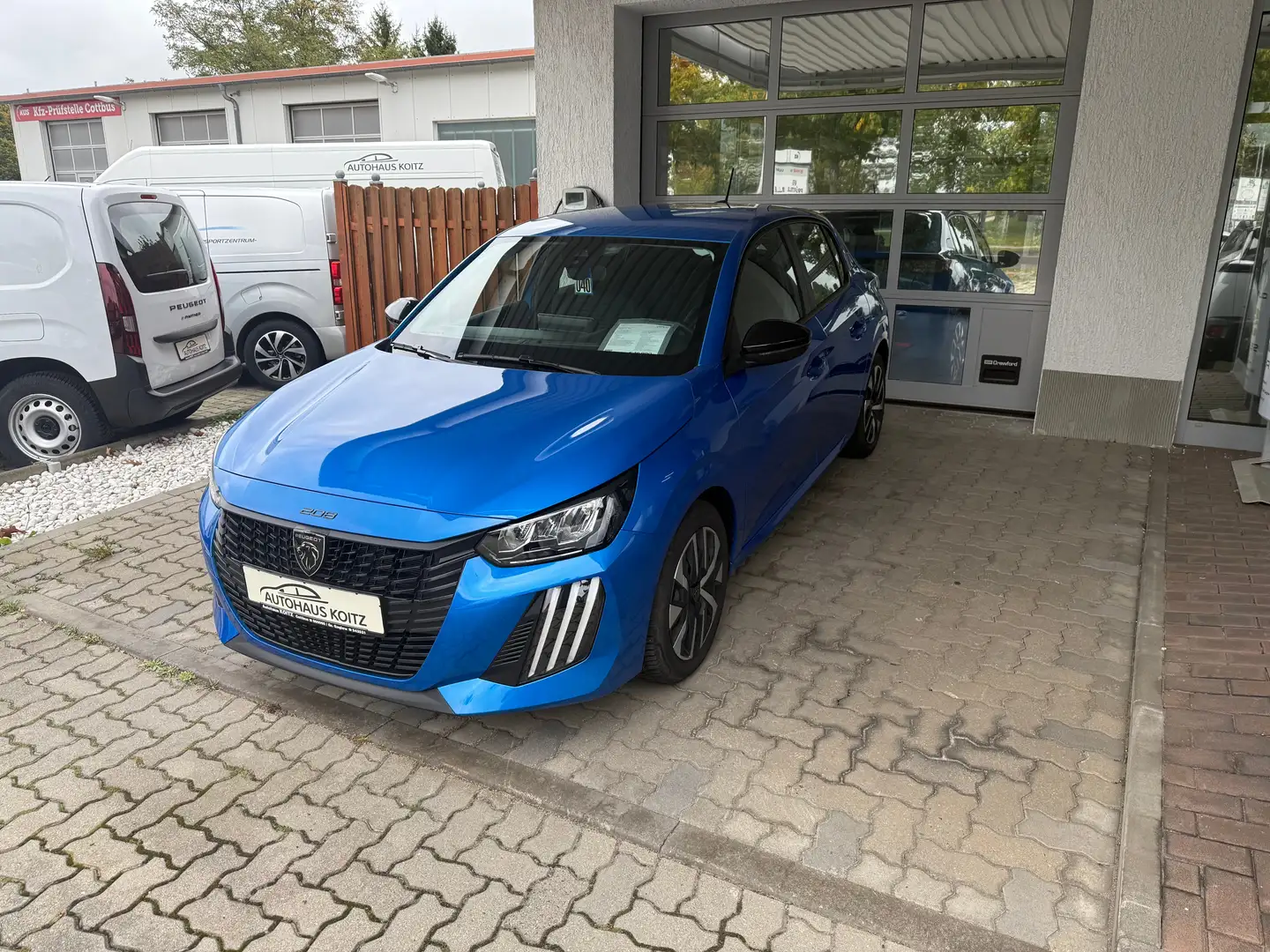 Peugeot 208 Active Blau - 1