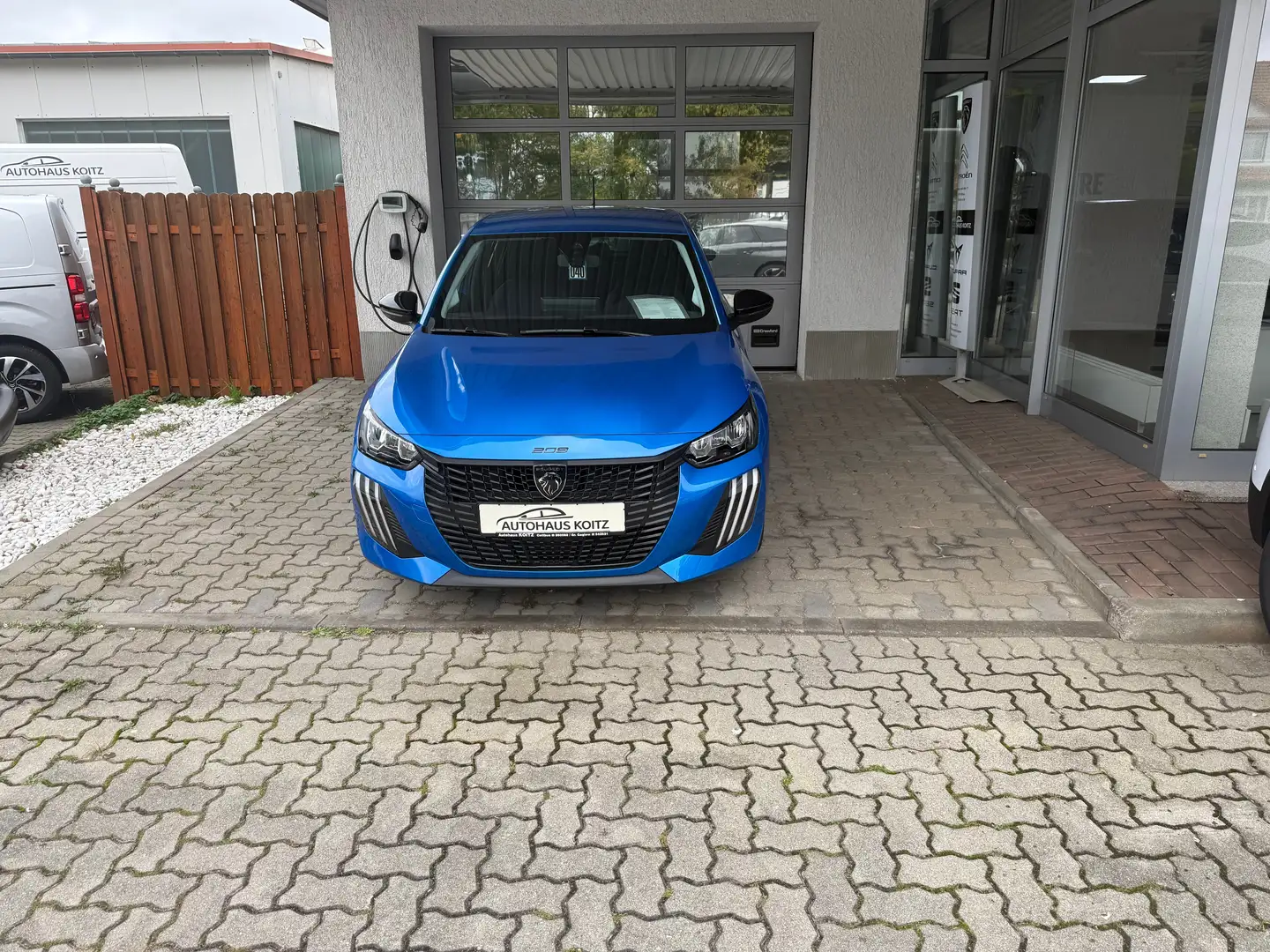 Peugeot 208 Active Blau - 2