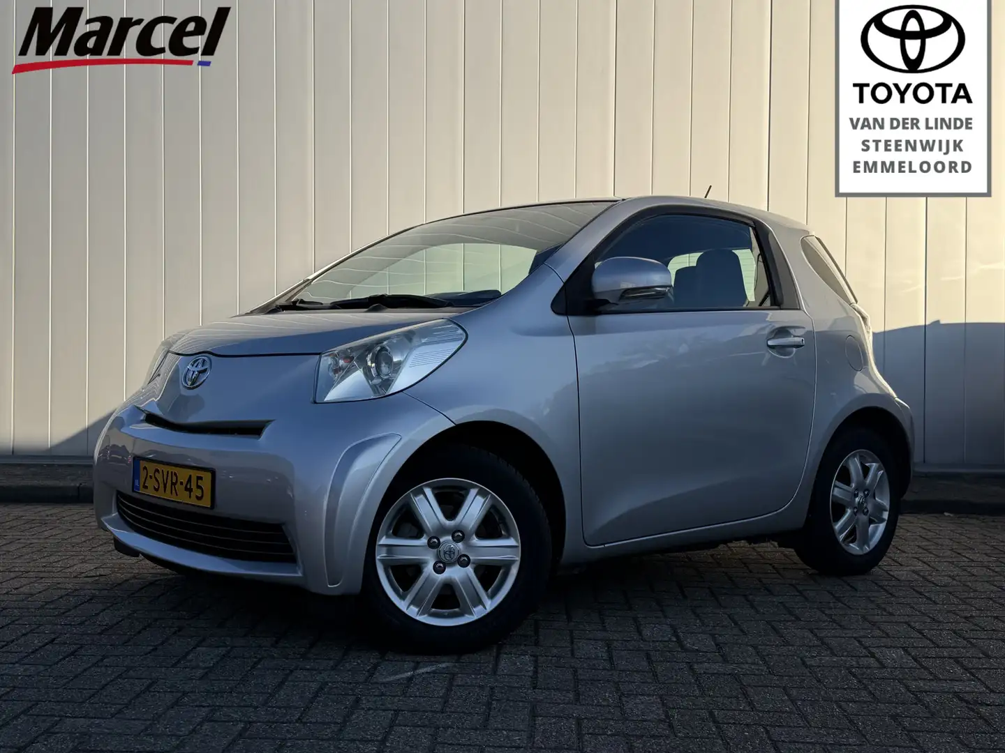 Toyota iQ 1.0 VVTi Aspiration Navigatie Airco Grau - 1