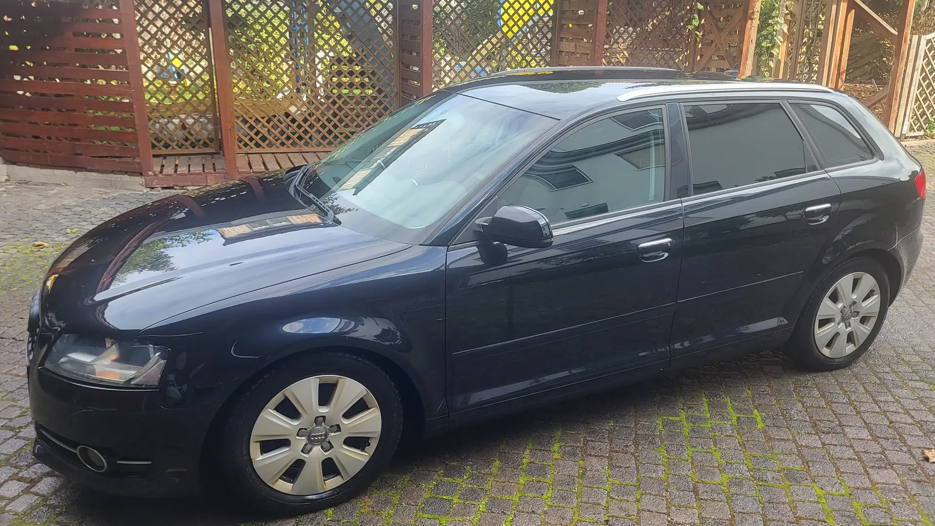 Audi A3 1.4 TFSI Sportback | PDC | SHZ | Klima | NAVI | BT Černá - 2