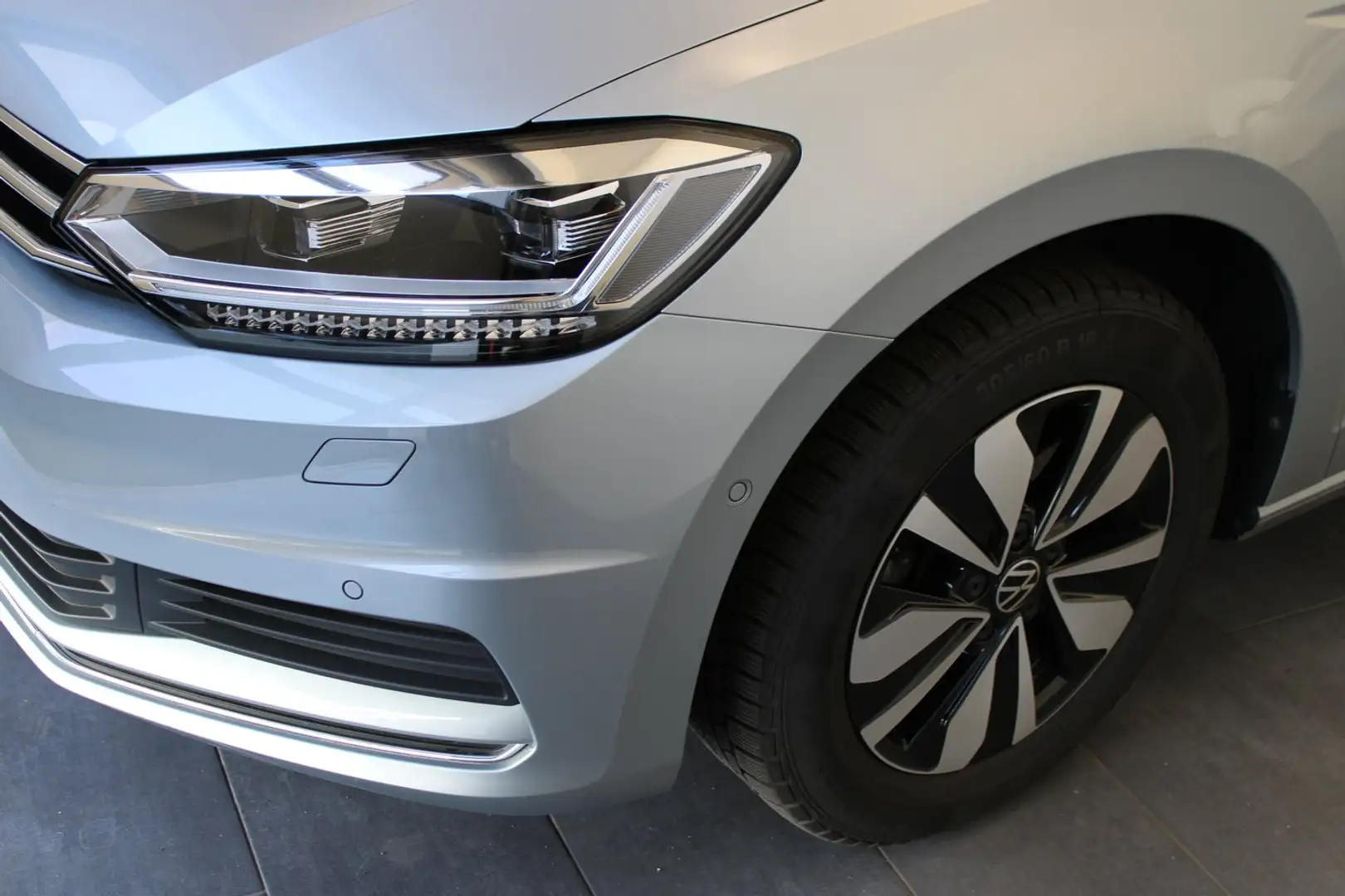 Volkswagen Touran Life TSI Silber - 2