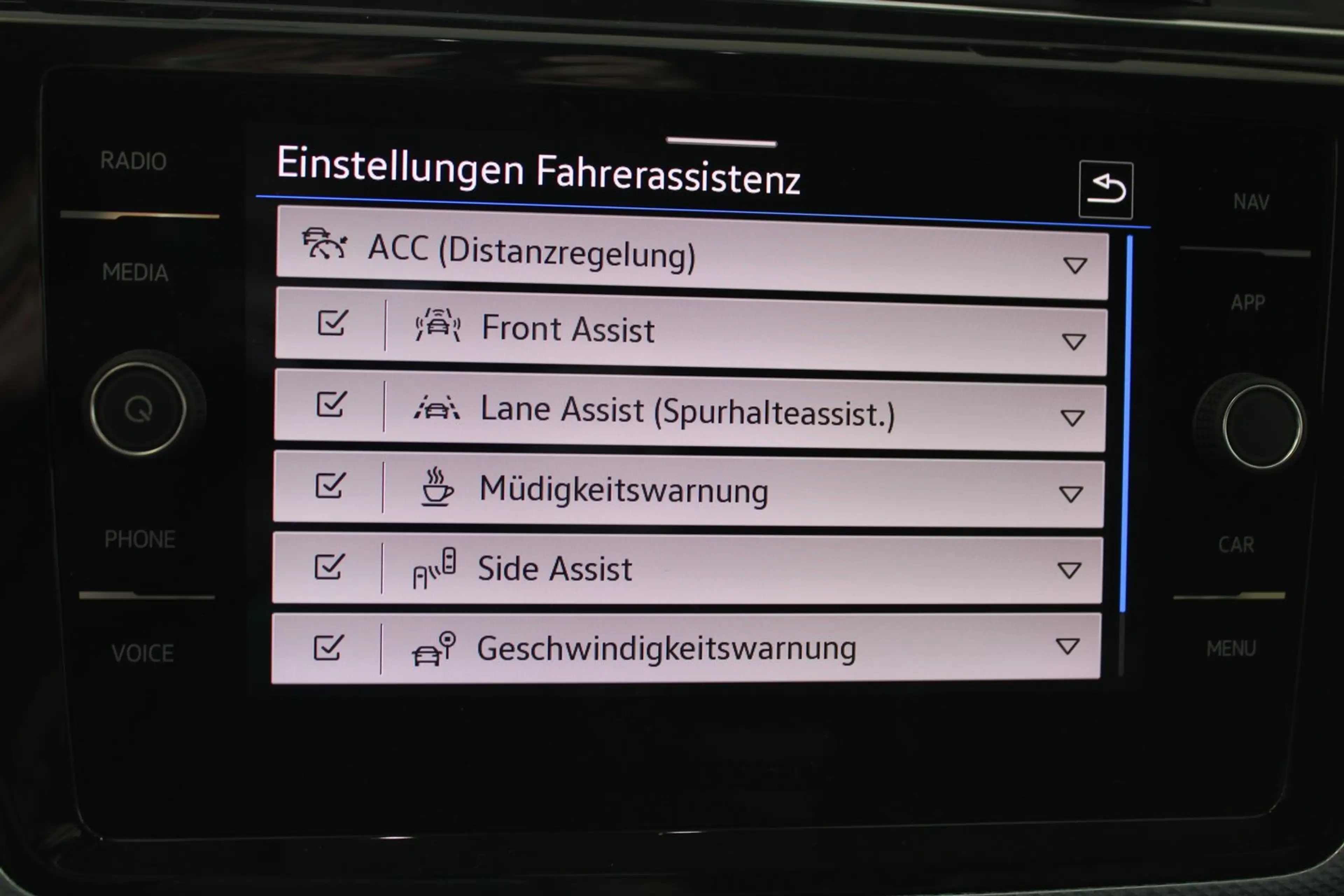 Volkswagen Touran Life TSI — photo 20