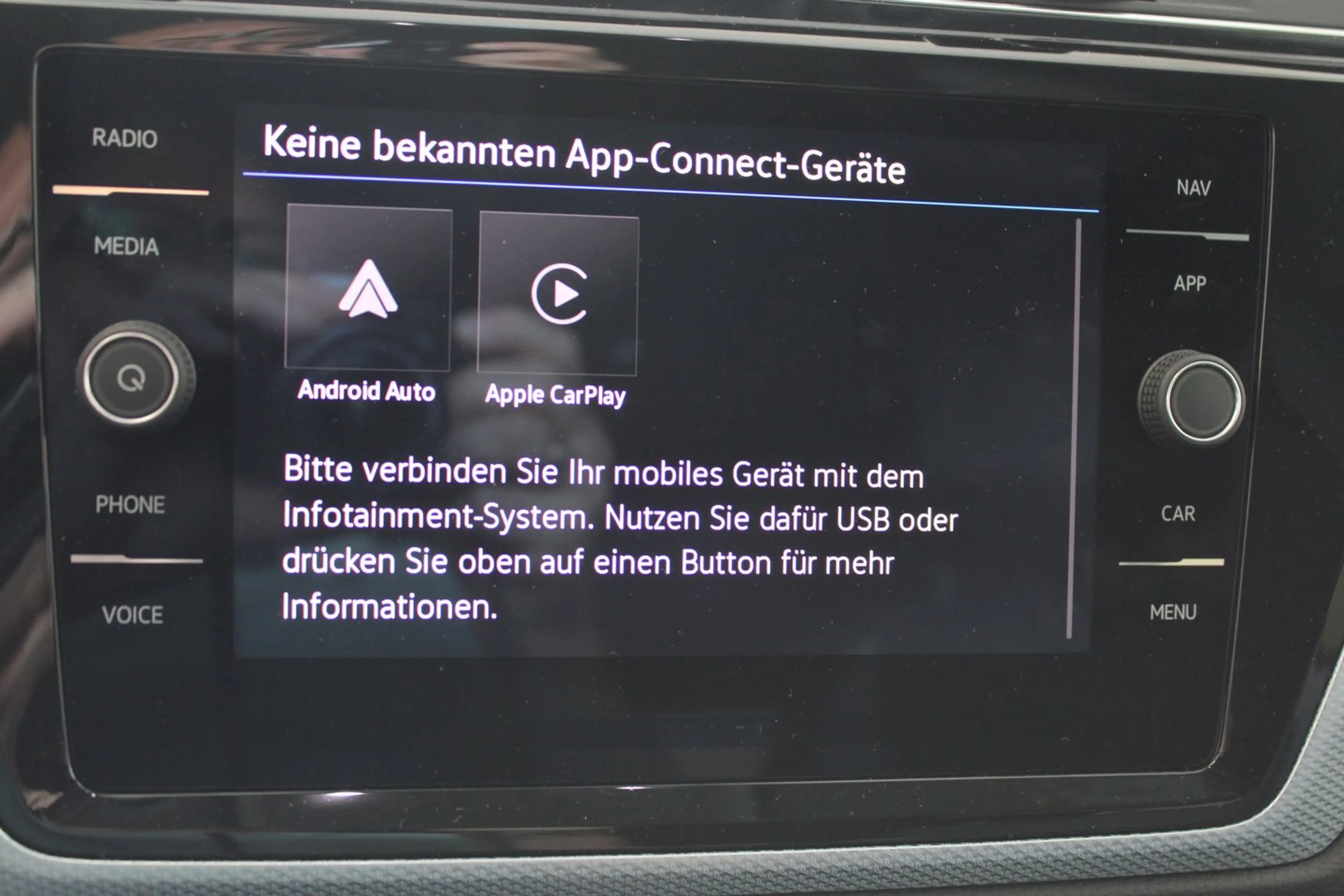 Volkswagen Touran Life TSI — photo 17