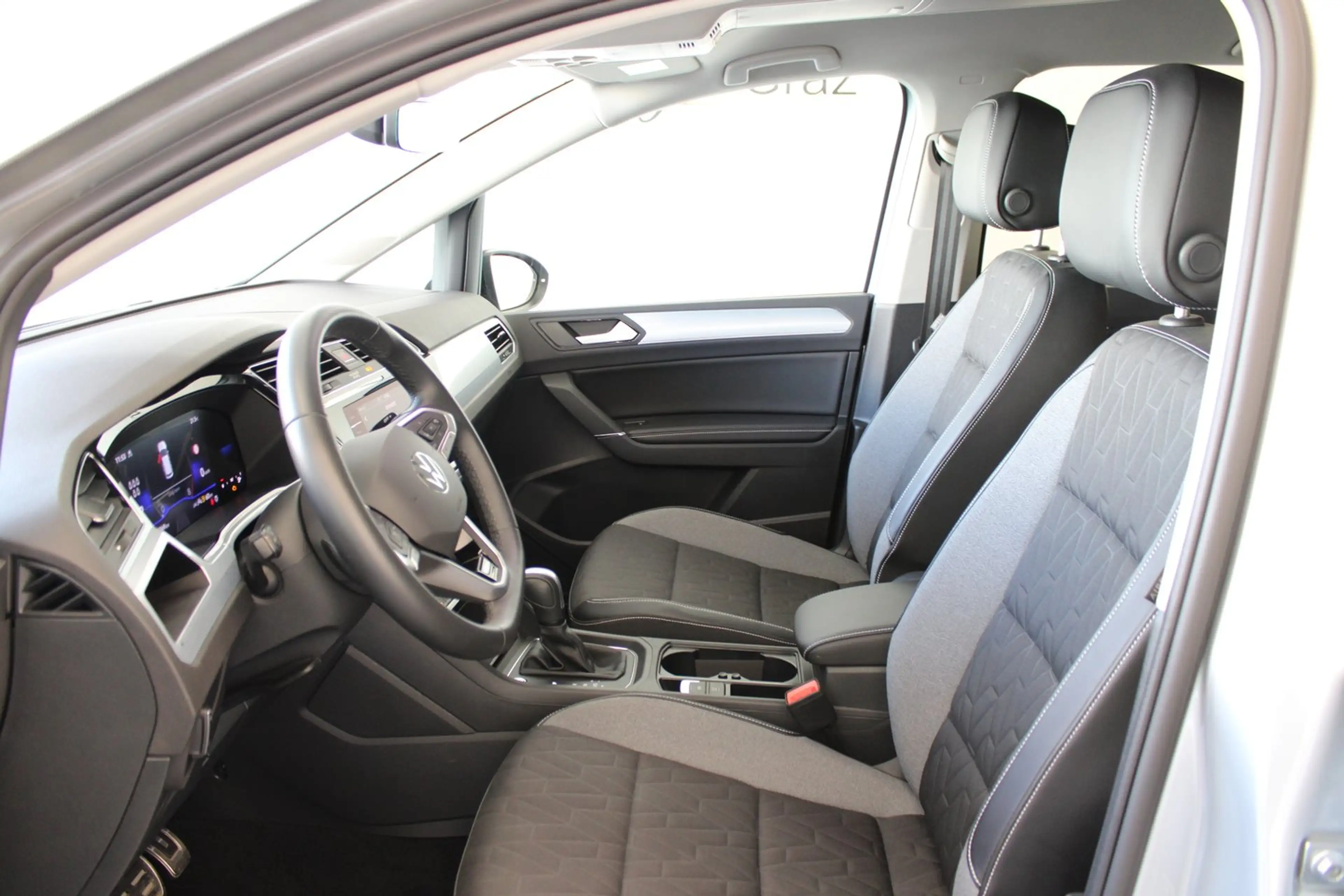 Volkswagen Touran Life TSI — photo 5