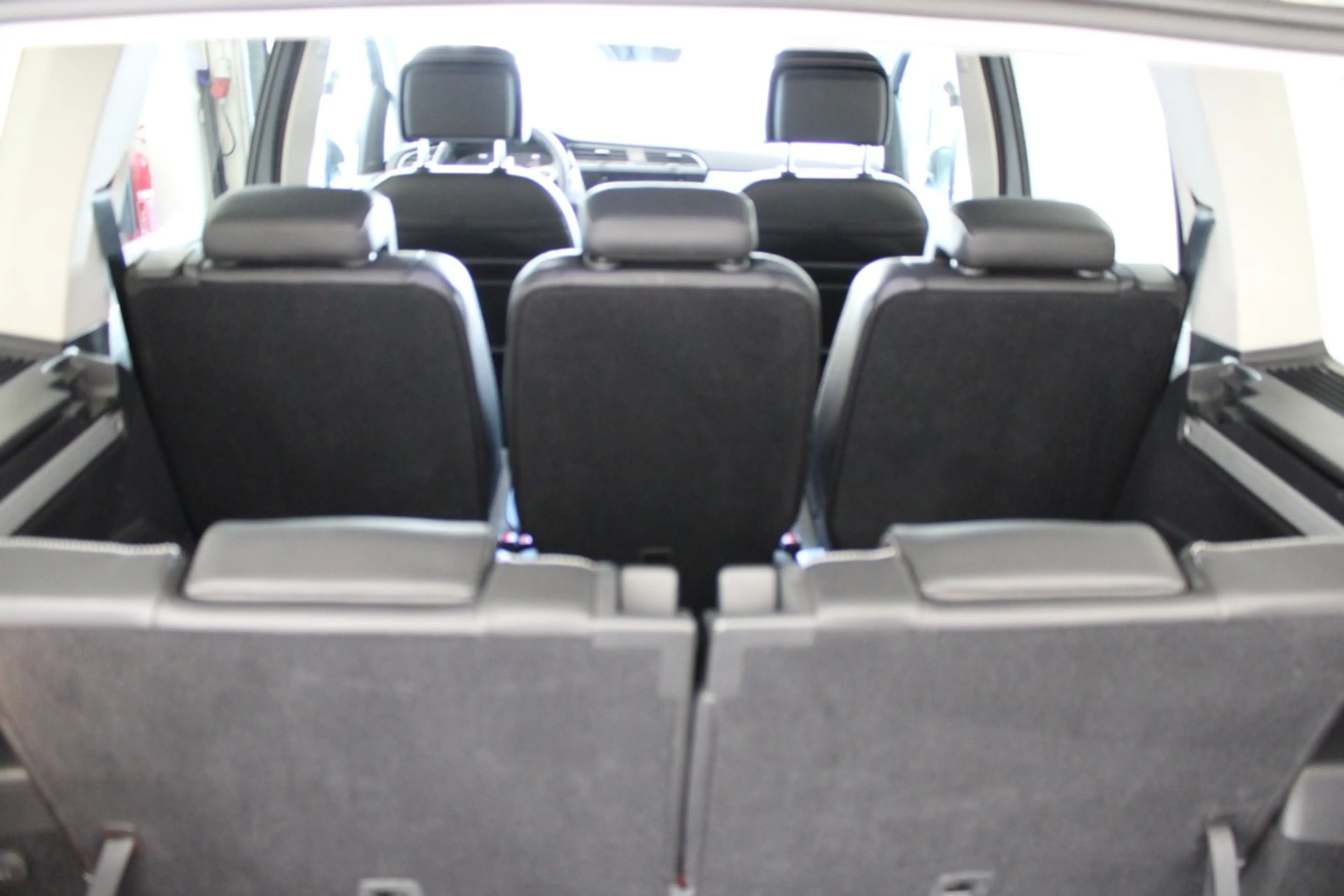 Volkswagen Touran Life TSI — photo 7