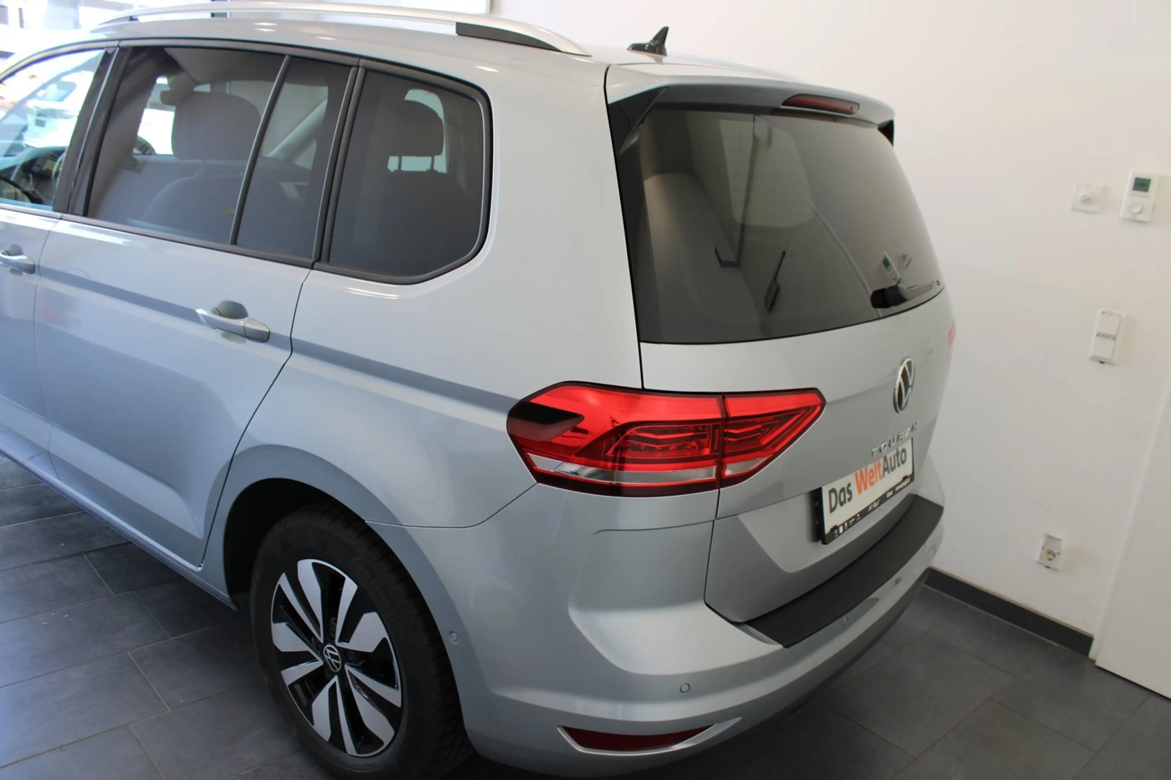 Volkswagen Touran Life TSI — photo 3