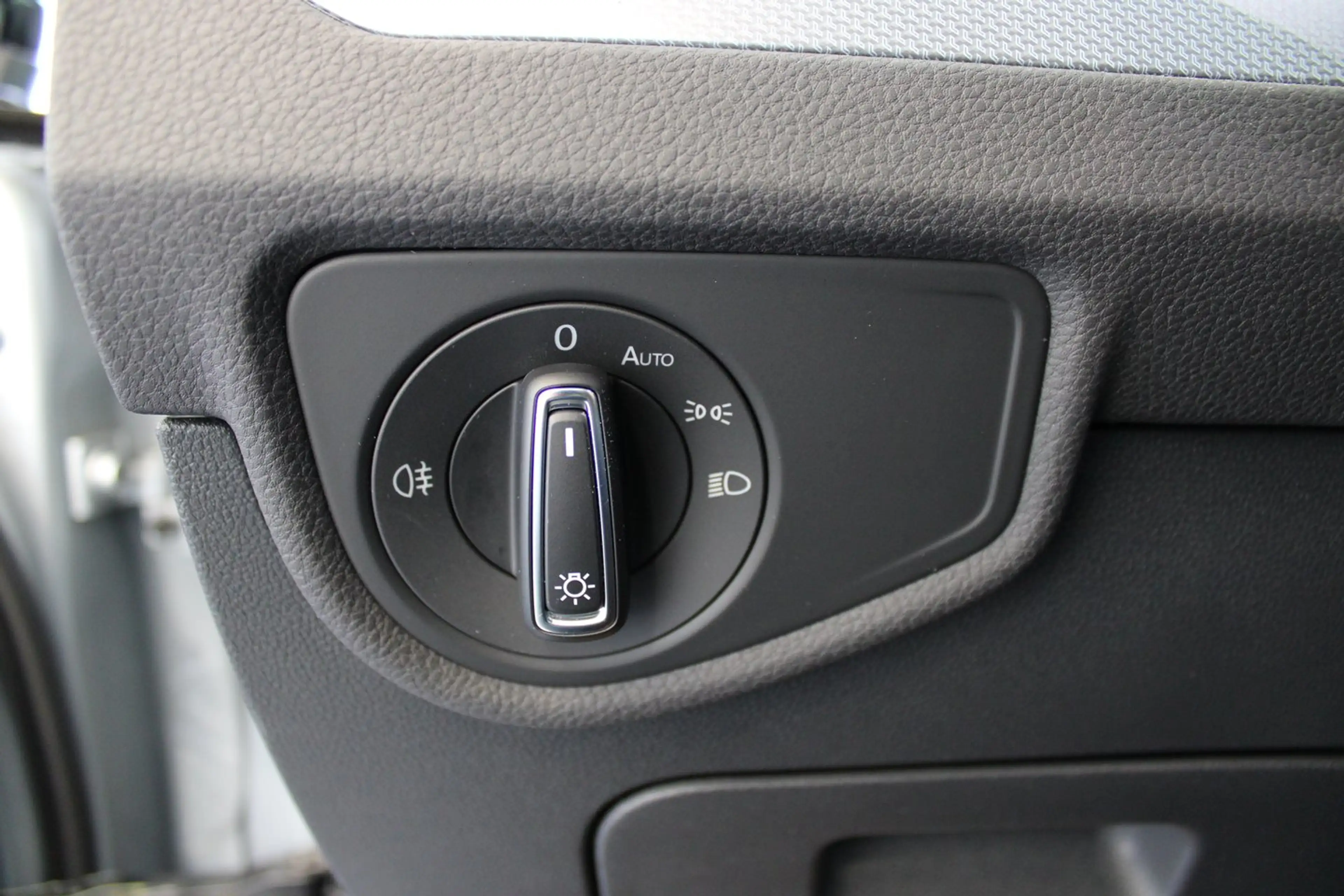Volkswagen Touran Life TSI — photo 11