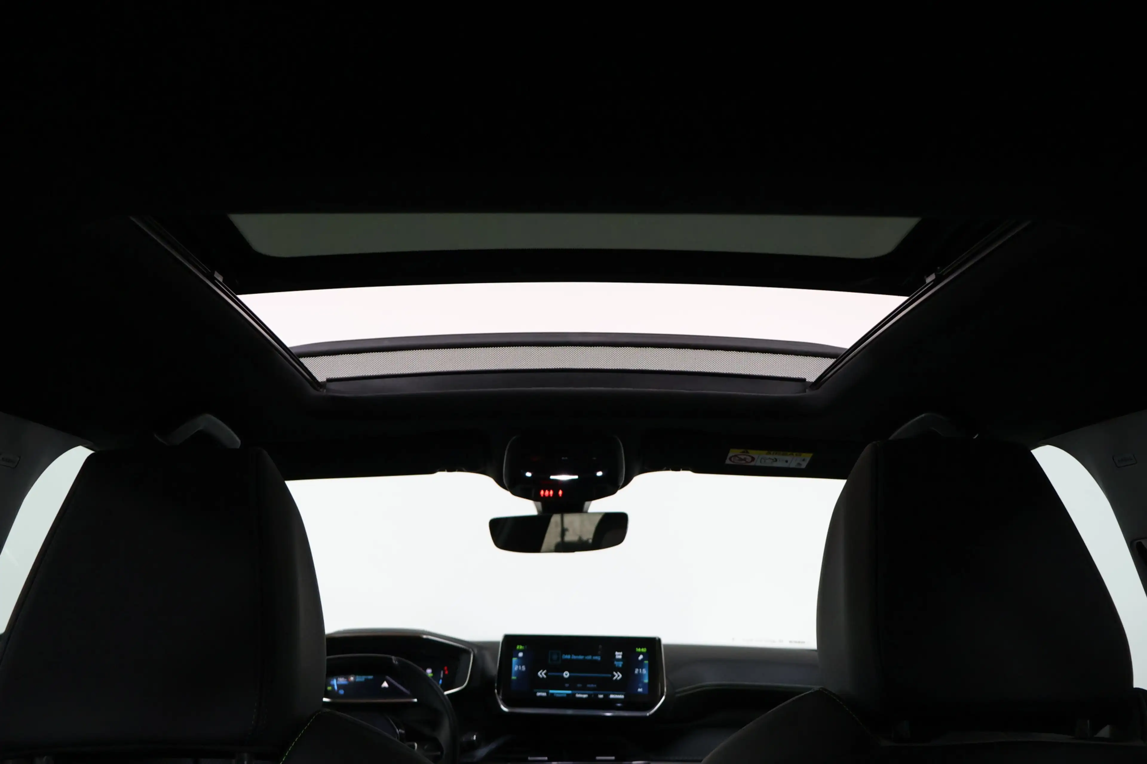 Peugeot e-2008 EV GT Pack 50 kWh | Pano | Cam | Acc | Sfeer | Dea — photo 14
