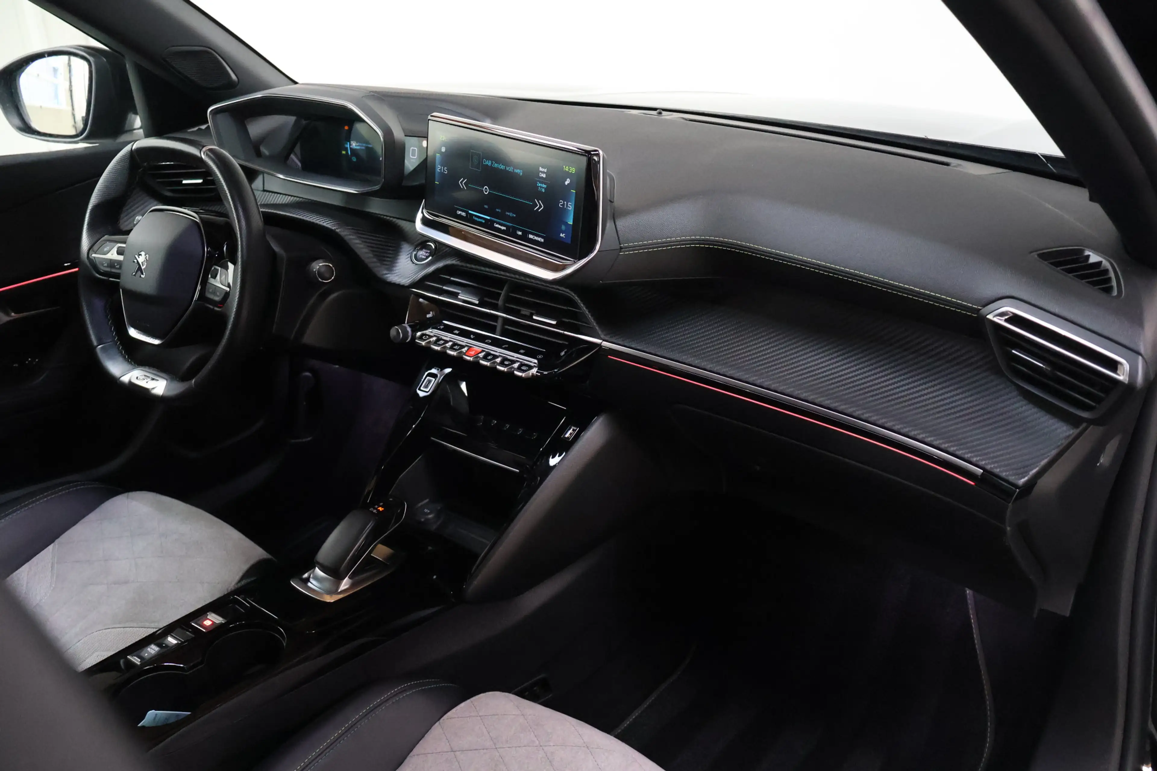 Peugeot e-2008 EV GT Pack 50 kWh | Pano | Cam | Acc | Sfeer | Dea — photo 3