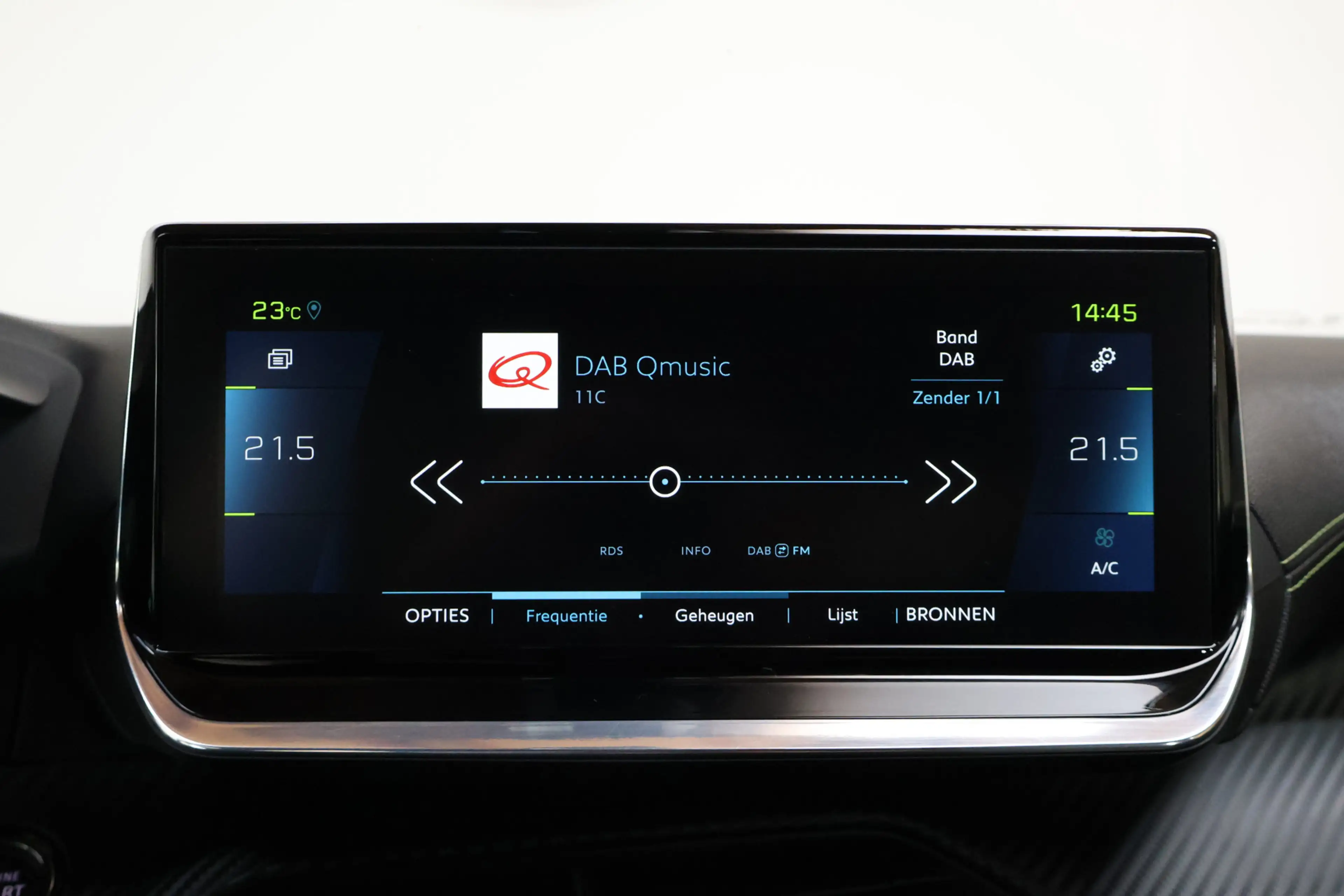 Peugeot e-2008 EV GT Pack 50 kWh | Pano | Cam | Acc | Sfeer | Dea — photo 18
