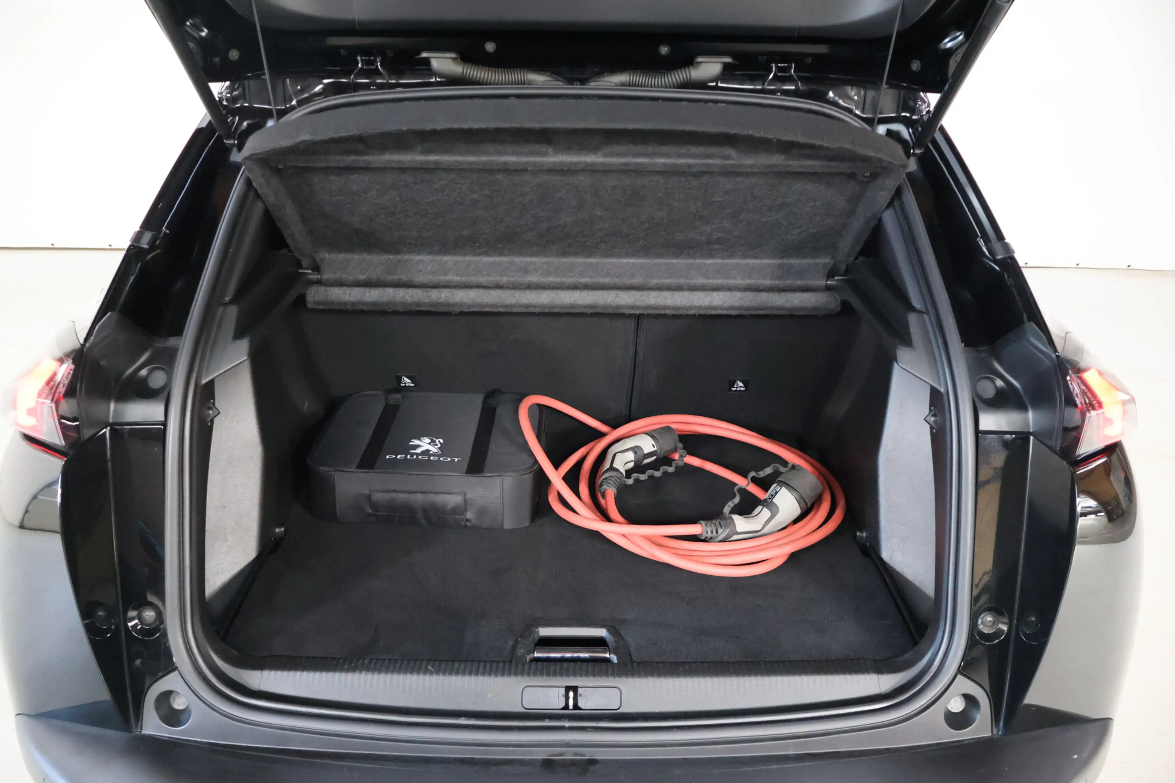 Peugeot e-2008 EV GT Pack 50 kWh | Pano | Cam | Acc | Sfeer | Dea — photo 11