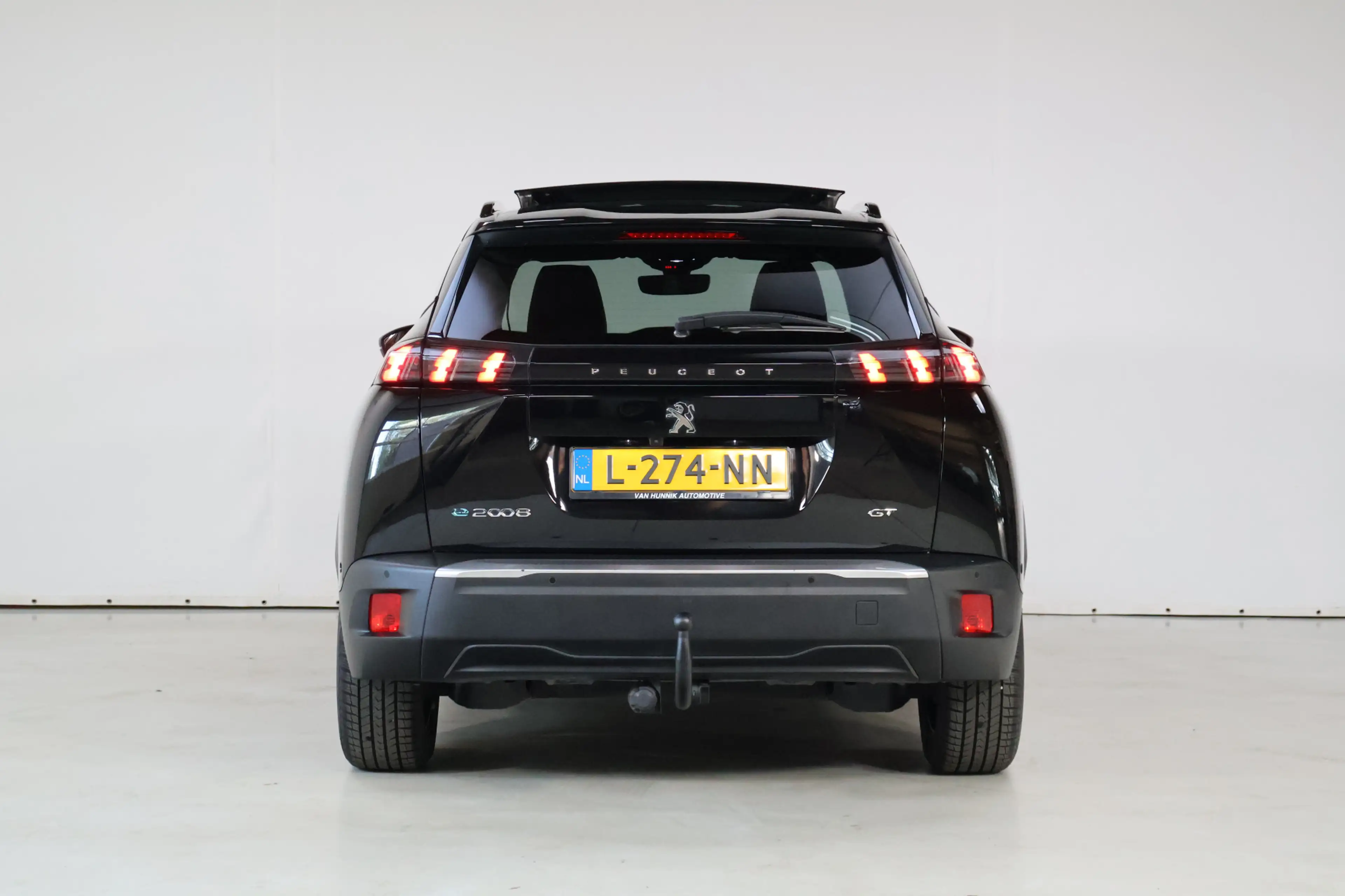 Peugeot e-2008 EV GT Pack 50 kWh | Pano | Cam | Acc | Sfeer | Dea — photo 8