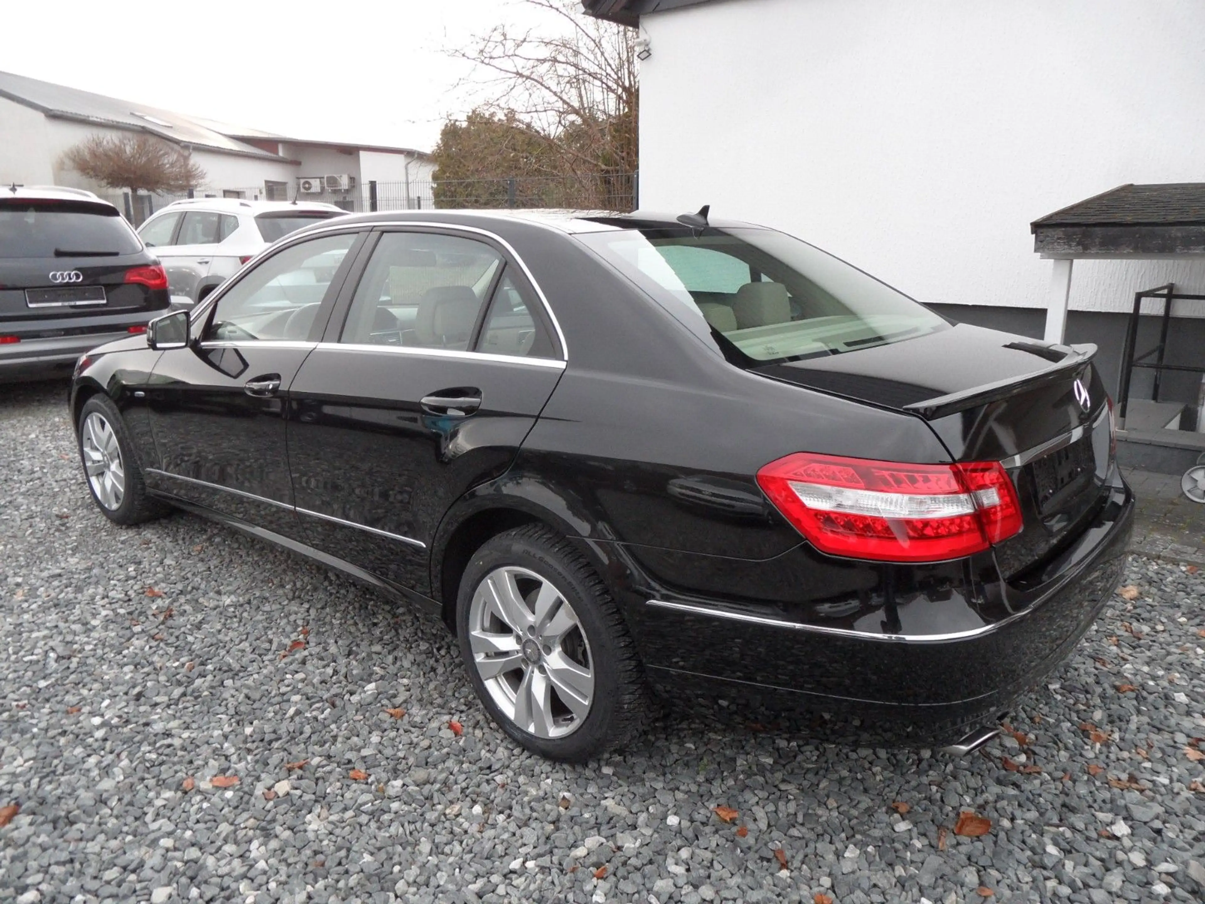 Mercedes-Benz E 350 CGI BlueEfficiency, 2.Hand, erst 54.000 KM — photo 9