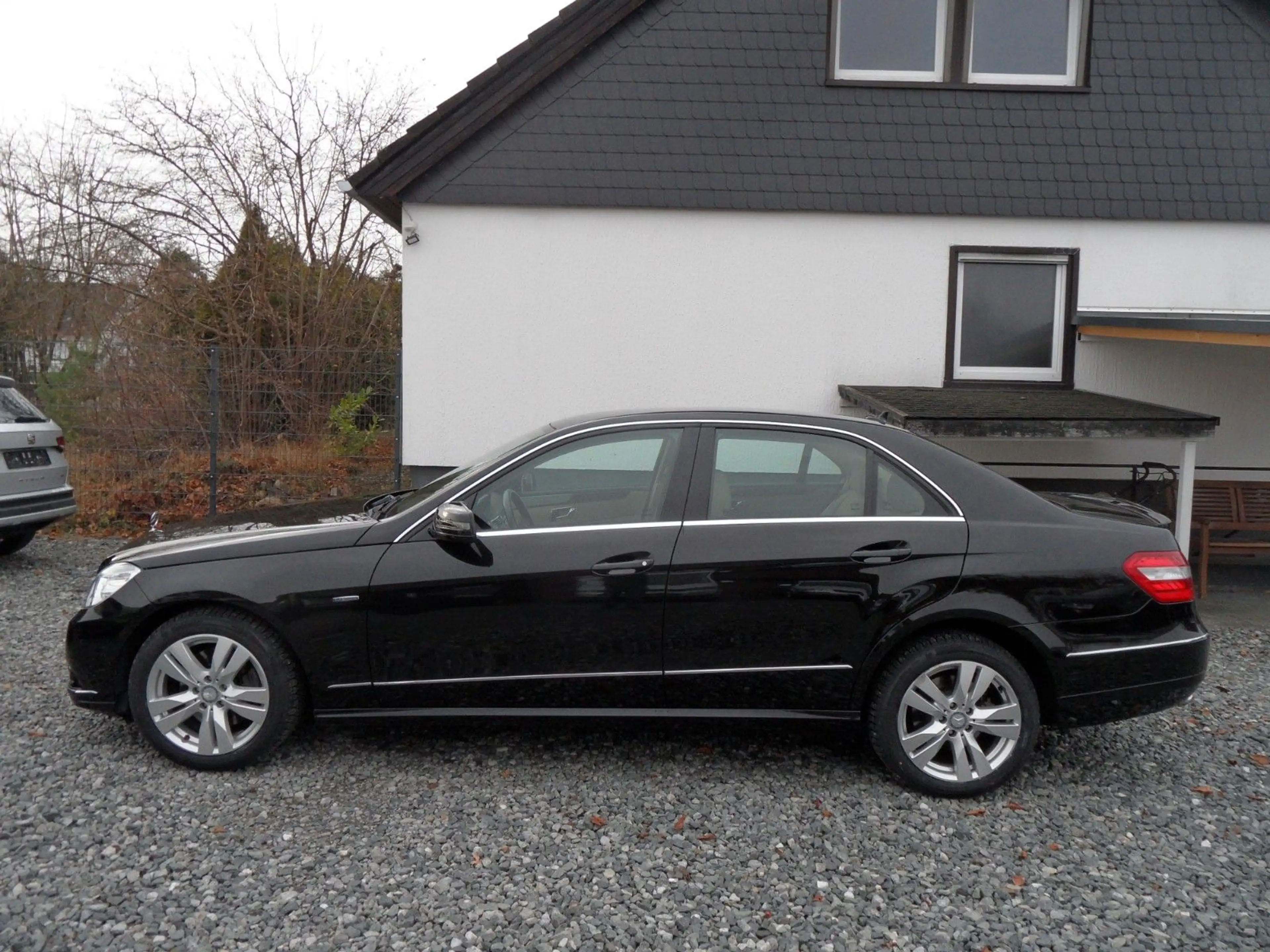 Mercedes-Benz E 350 CGI BlueEfficiency, 2.Hand, erst 54.000 KM — photo 4