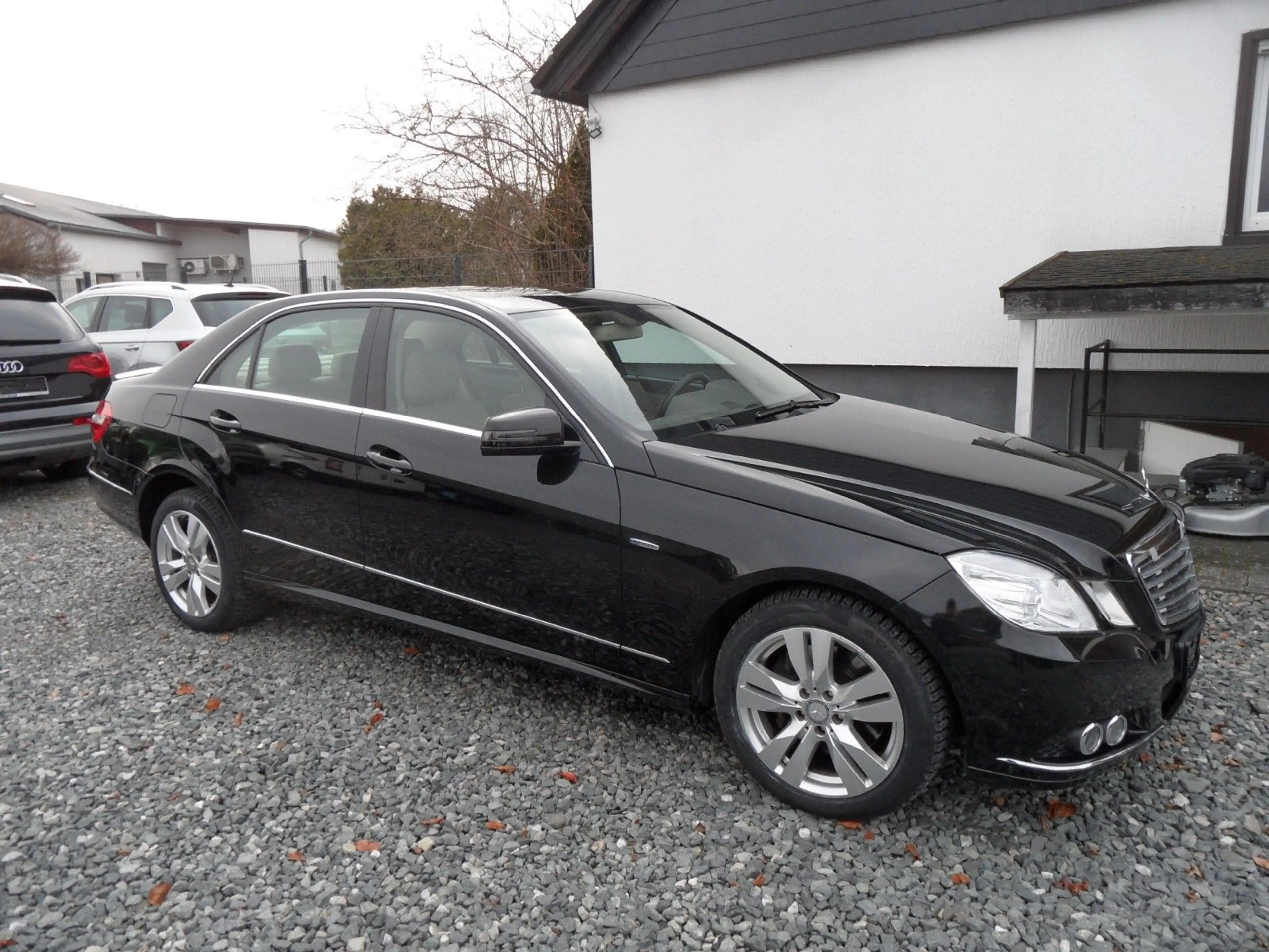 Mercedes-Benz E 350 CGI BlueEfficiency, 2.Hand, erst 54.000 KM — photo 5