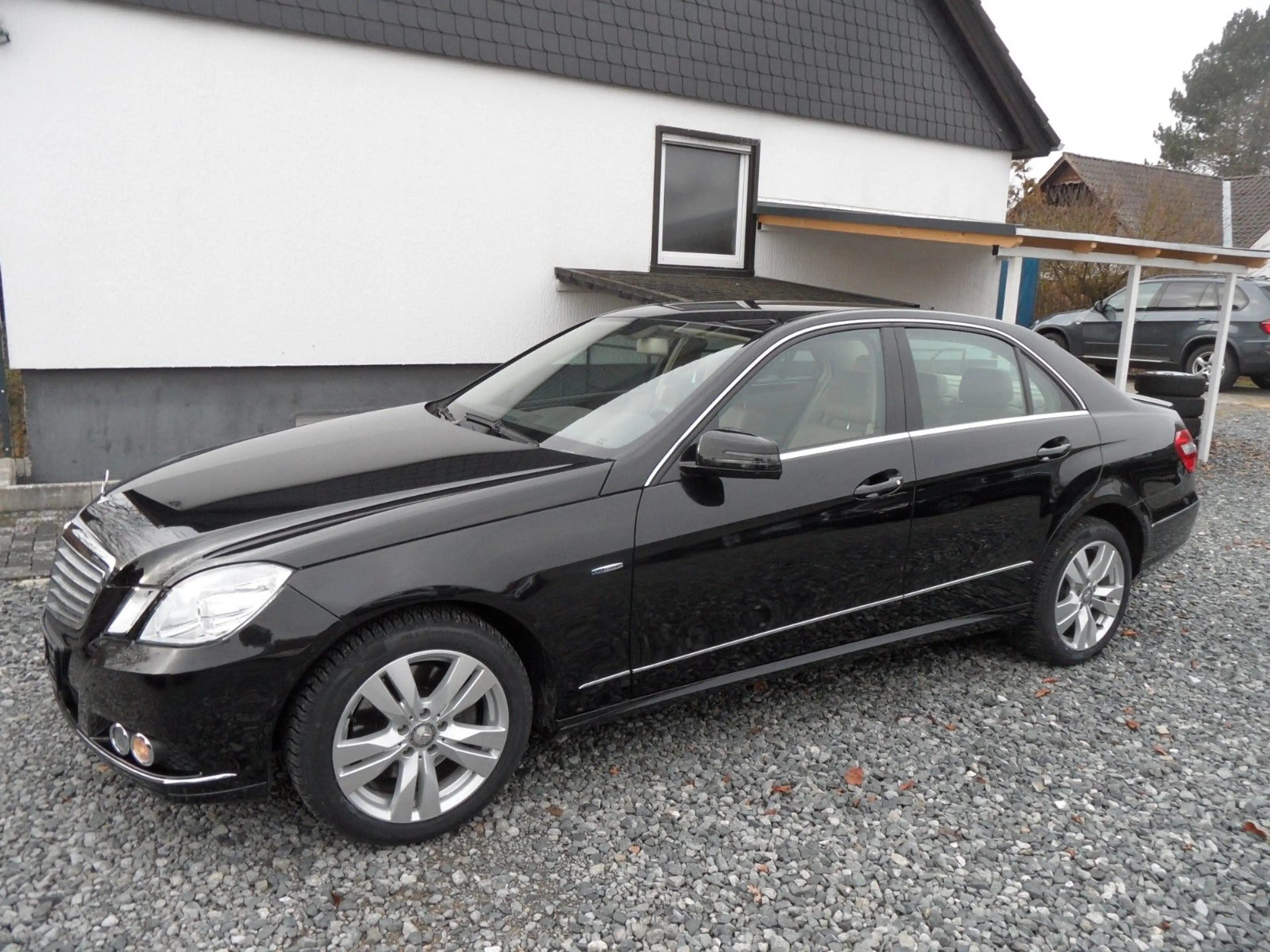 Mercedes-Benz E 350 CGI BlueEfficiency, 2.Hand, erst 54.000 KM — photo 2