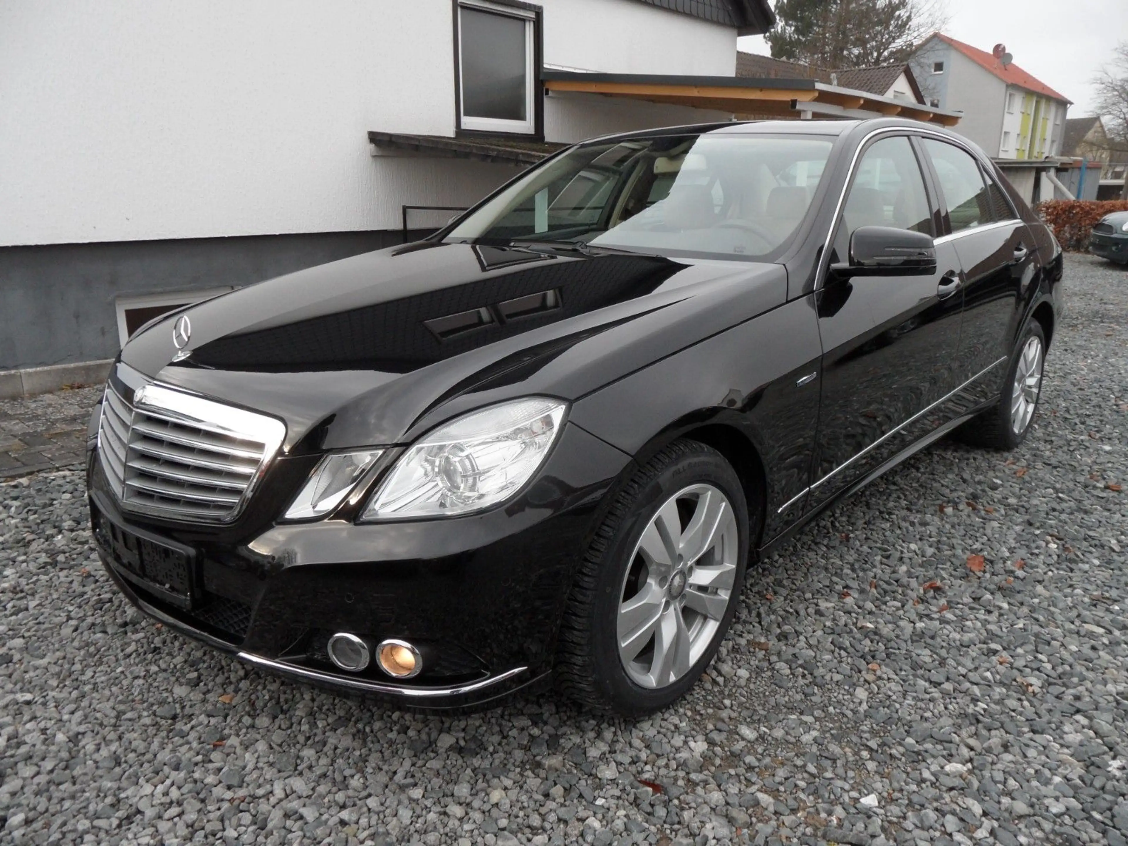 Mercedes-Benz E 350 CGI BlueEfficiency, 2.Hand, erst 54.000 KM — photo 3