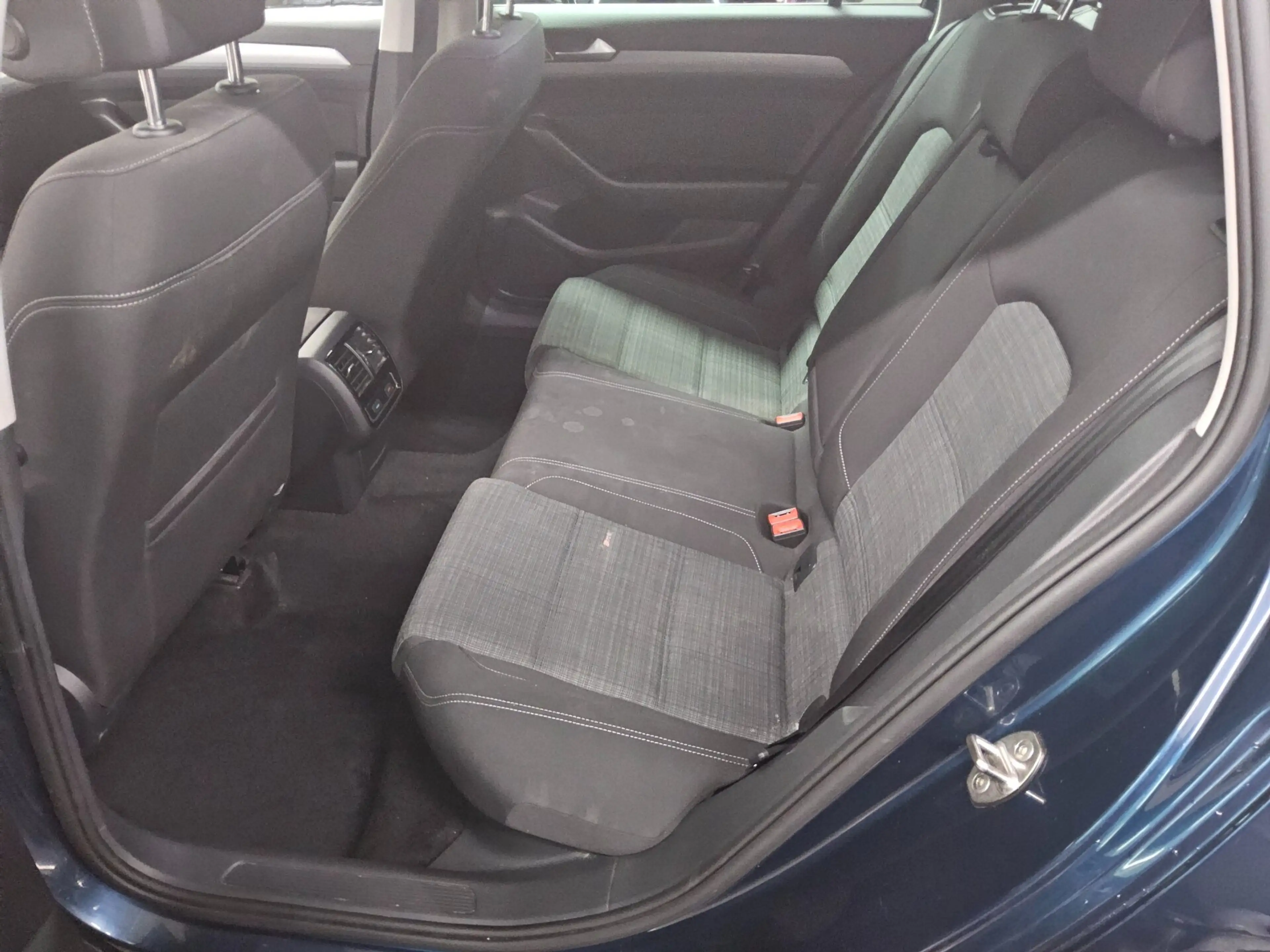 Volkswagen Passat Variant — photo 13
