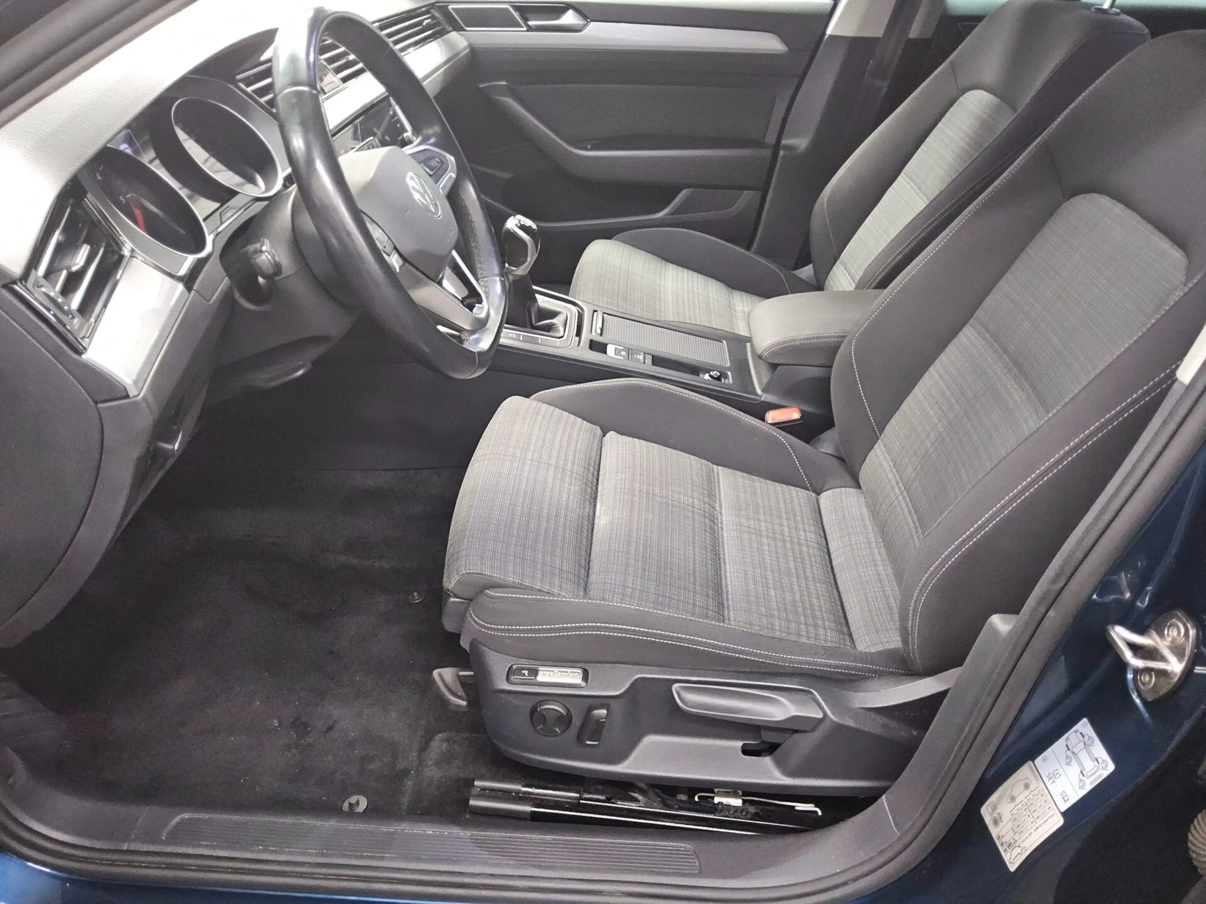 Volkswagen Passat Variant — photo 8