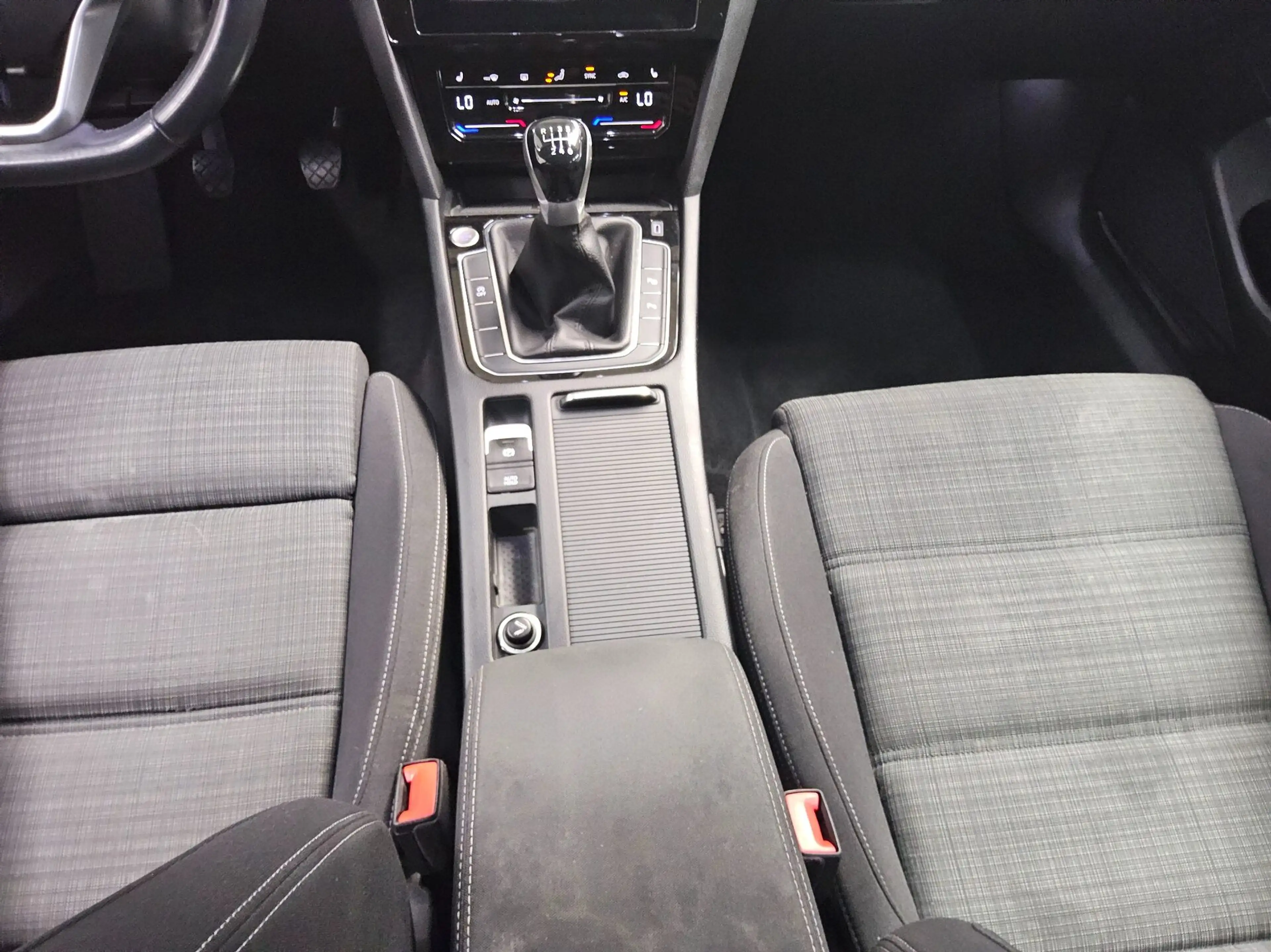 Volkswagen Passat Variant — photo 6