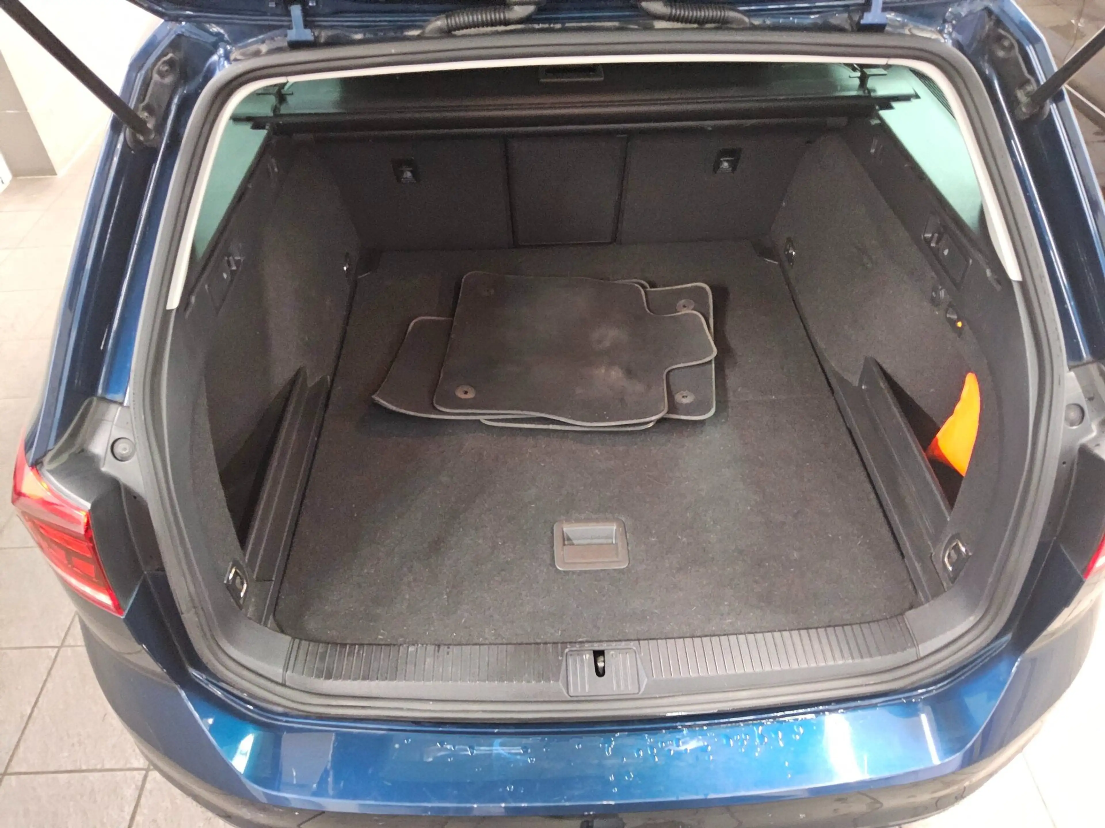 Volkswagen Passat Variant — photo 11
