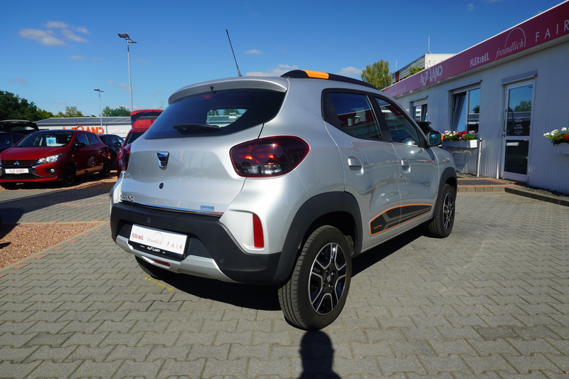 Dacia Spring Electric Comfort Navi Leder Kamera PDC — photo 7
