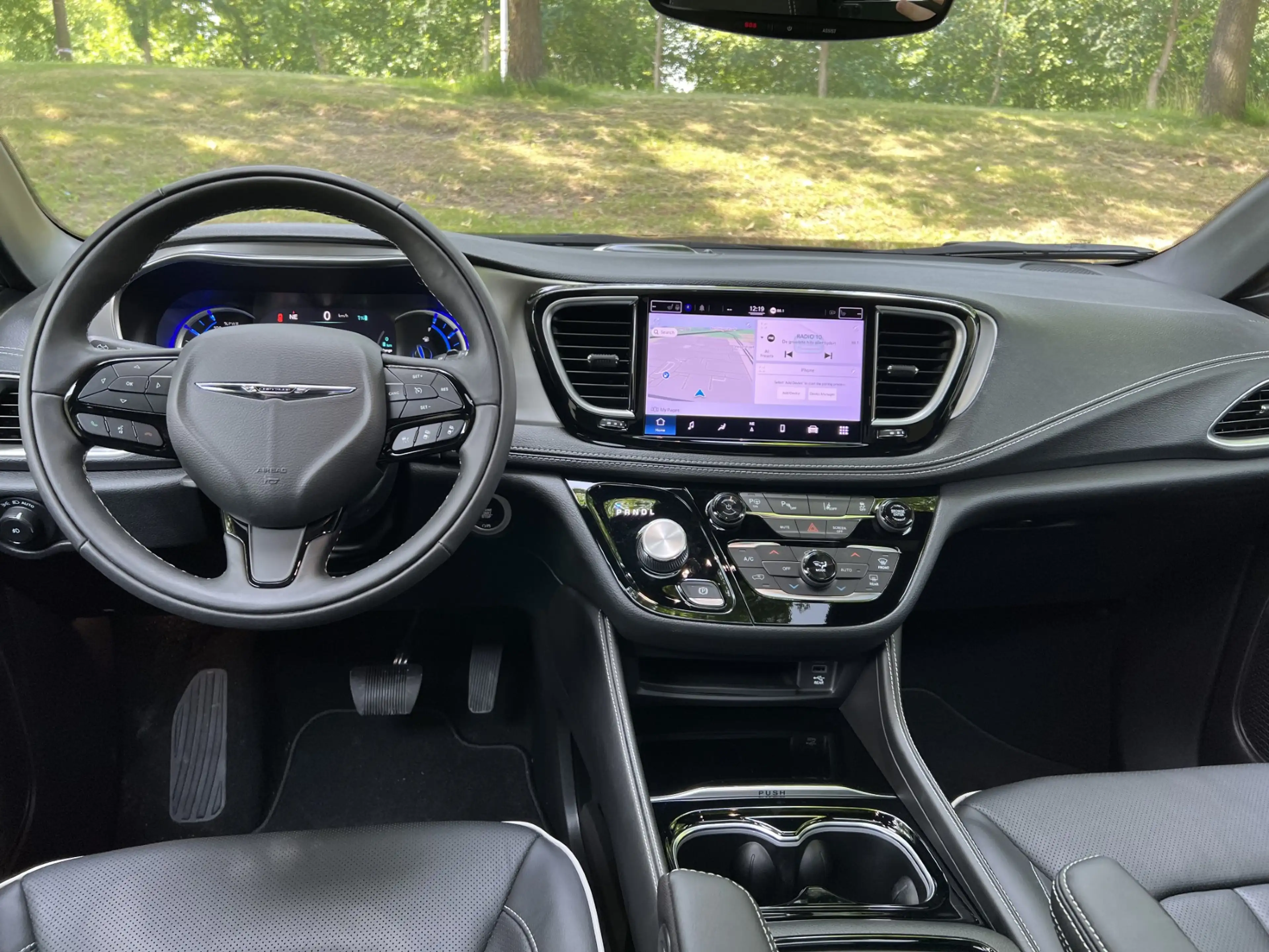 Chrysler Pacifica 3.6 V6 Limited S Hybride — photo 8