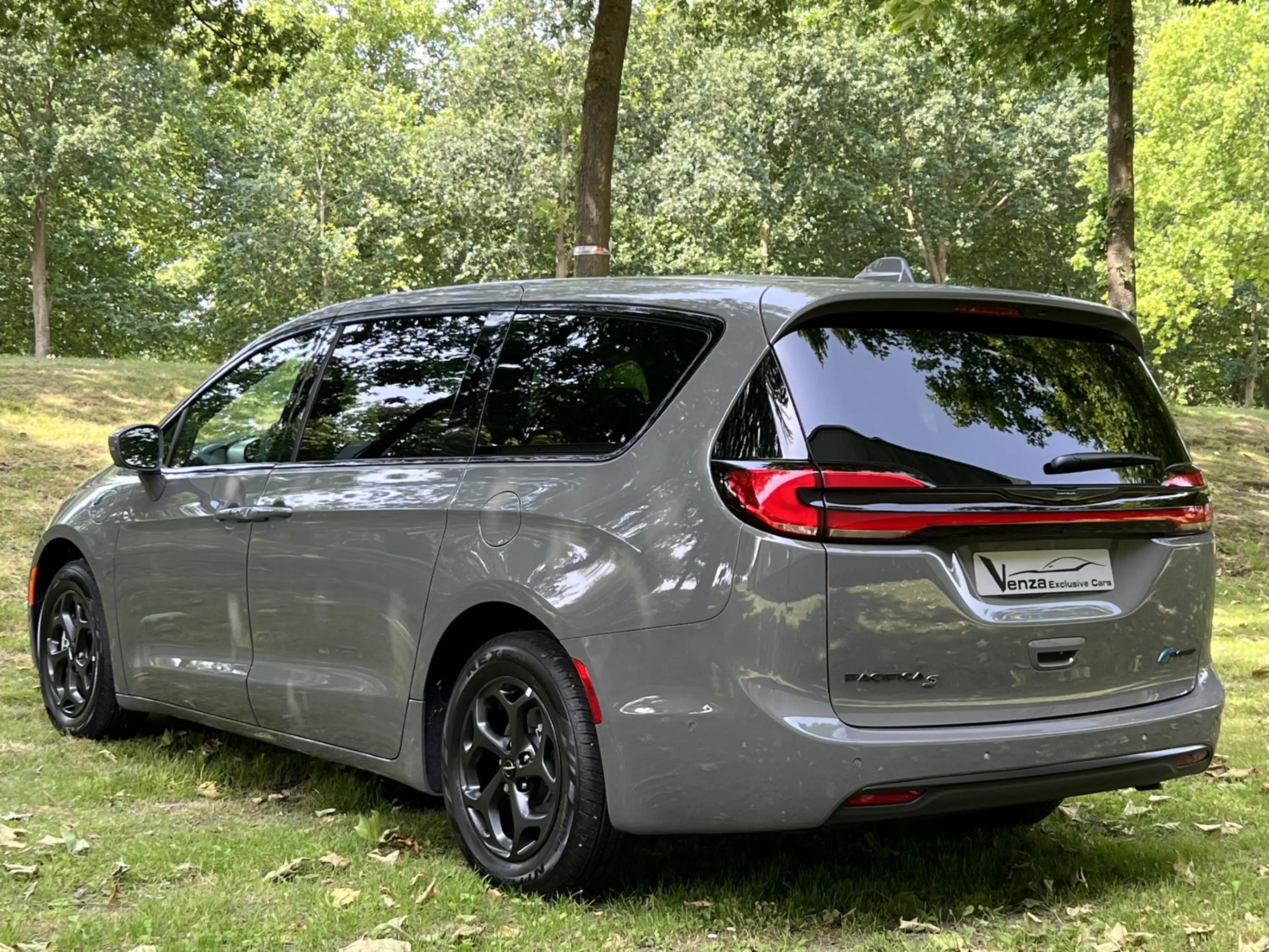 Chrysler Pacifica 3.6 V6 Limited S Hybride — photo 6